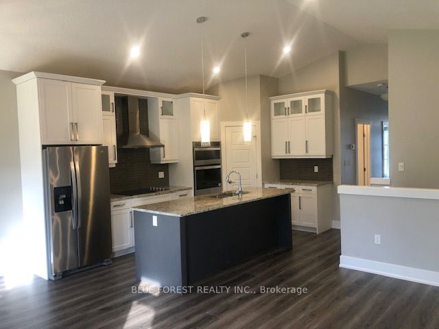 10 Mcpherson Court 2, Central Elgin, ON N5P 0E6 photo 3