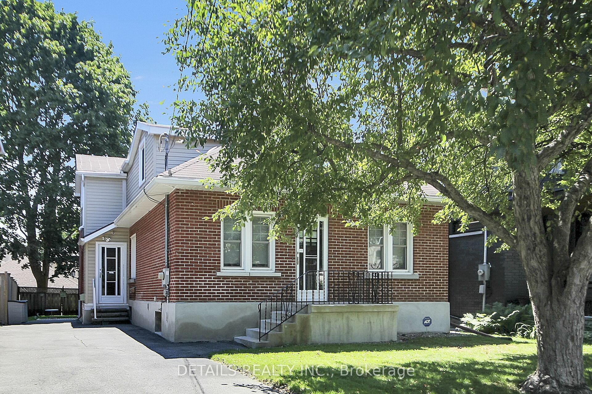 88 Helena Street, Tunneys Pasture and Ottawa West, ON K1Y 3N1 photo 3
