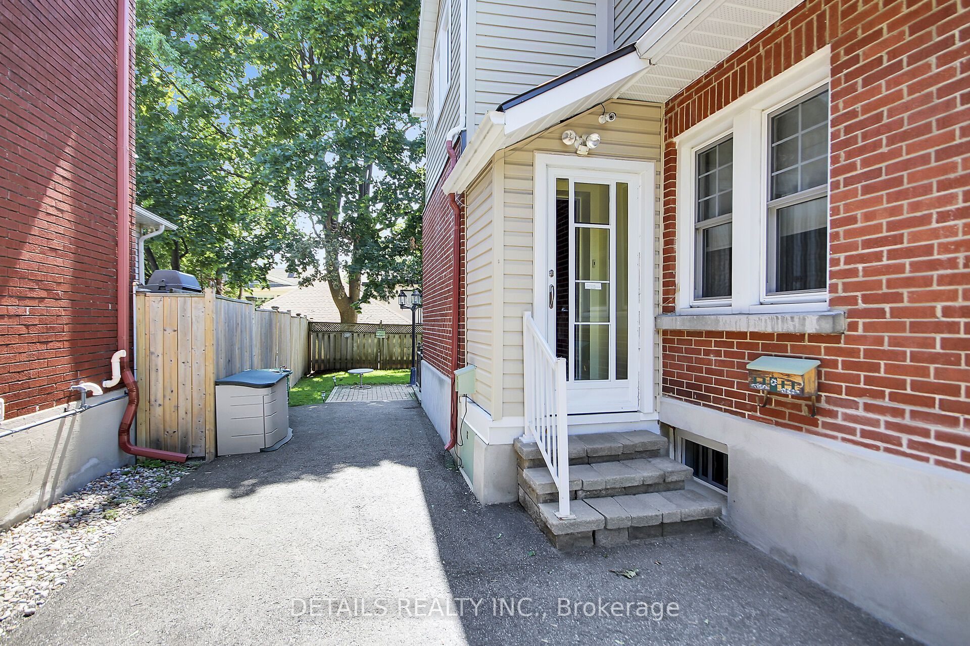 88 Helena Street, Tunneys Pasture and Ottawa West, ON K1Y 3N1 photo 5