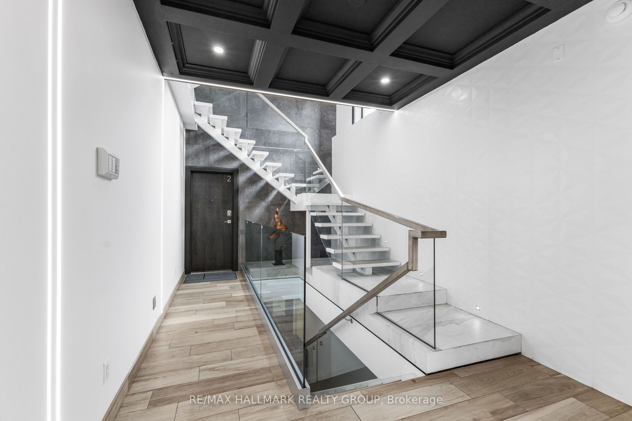 201 Maclaren Street 2, Ottawa Centre, ON K2P 0L4 photo 2