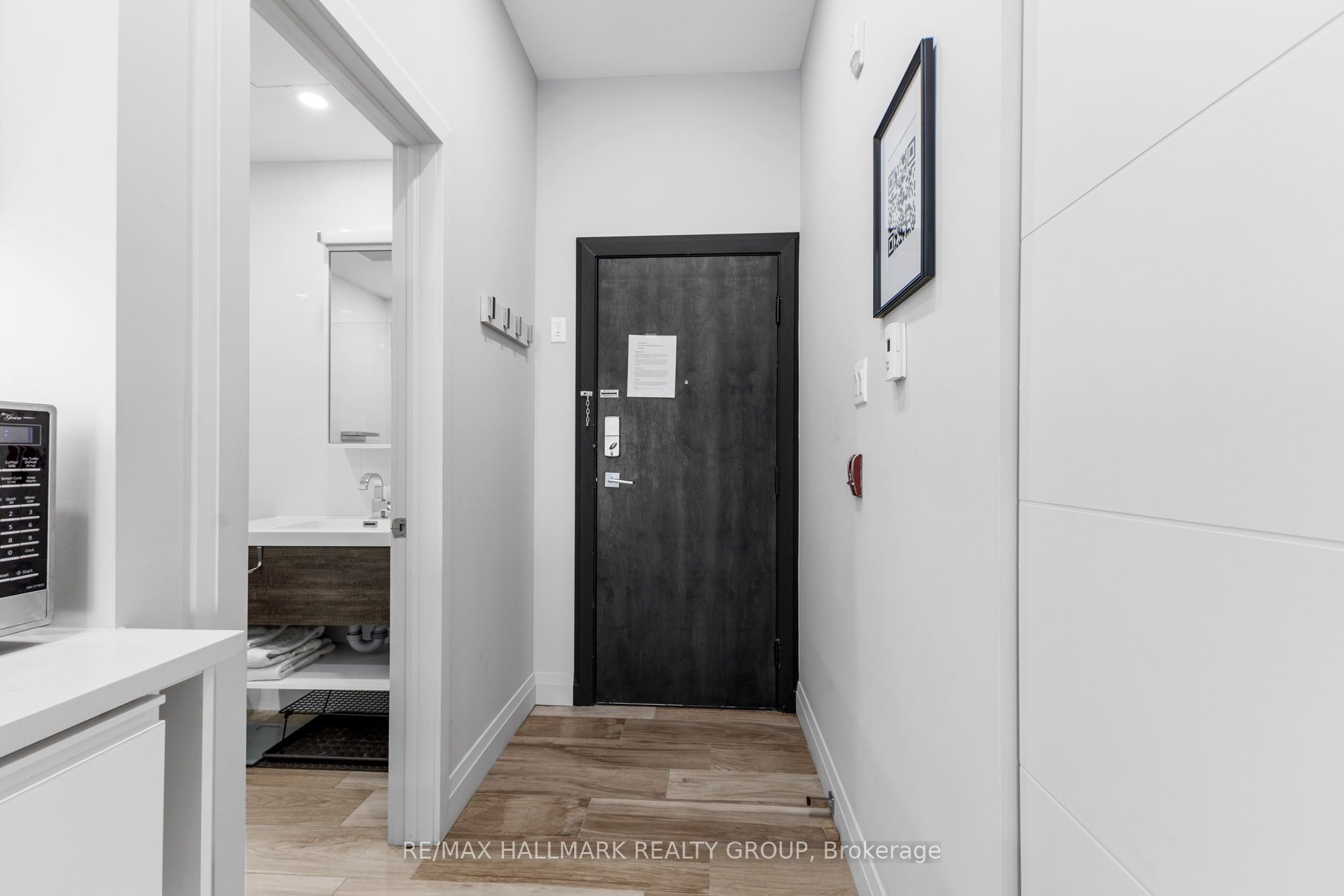 201 Maclaren Street 2, Ottawa Centre, ON K2P 0L4 photo 3