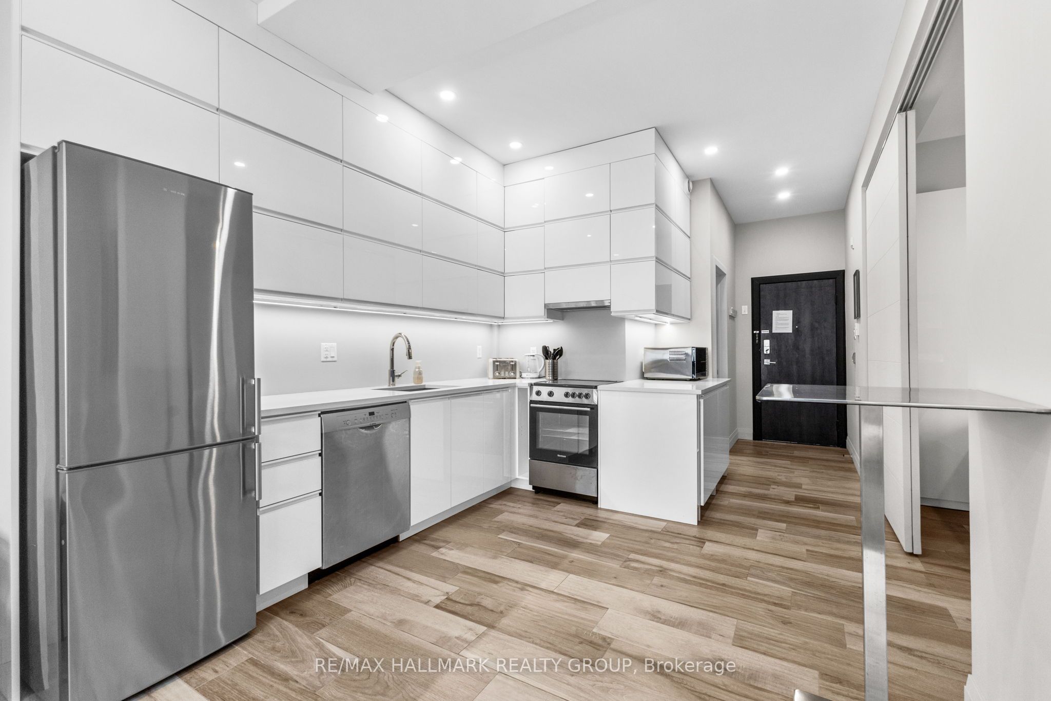 201 Maclaren Street 2, Ottawa Centre, ON K2P 0L4 photo 4