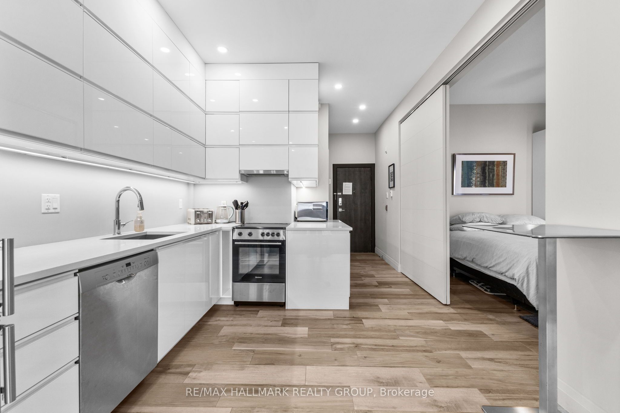201 Maclaren Street 2, Ottawa Centre, ON K2P 0L4 photo 5