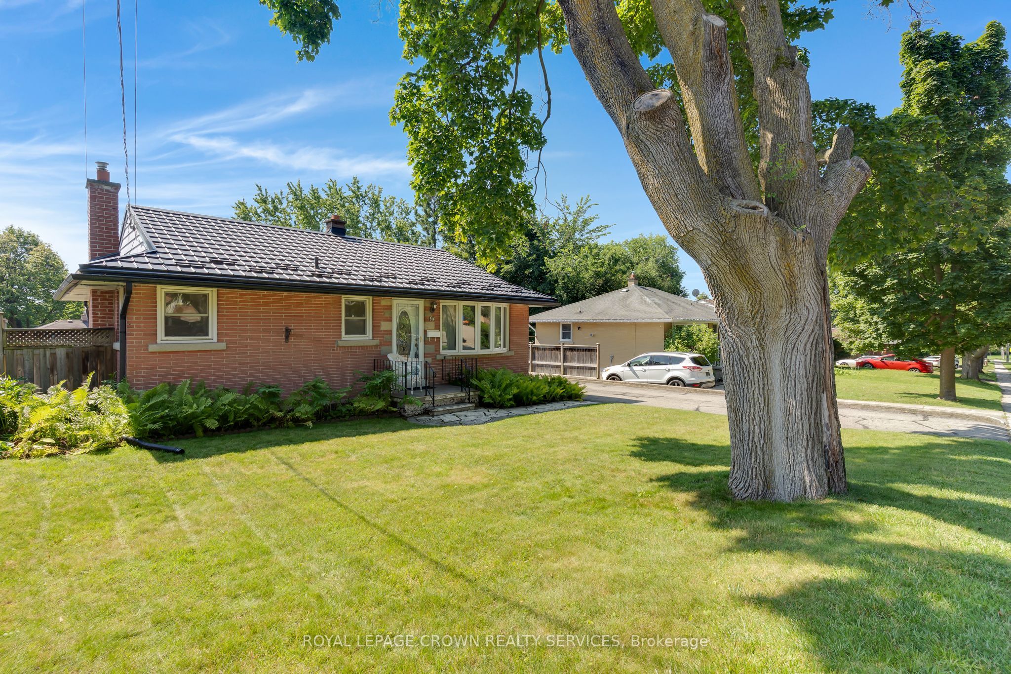 94 Ottawa Crescent, Guelph, ON N1E 2A9 photo 2