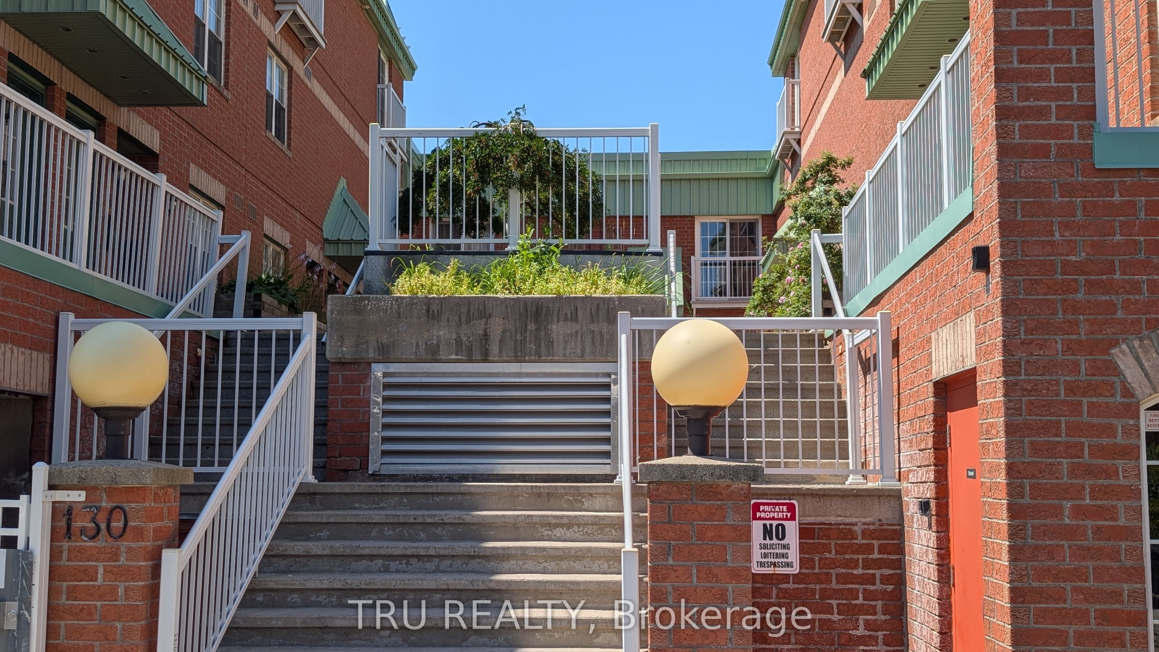 130 Rochester Street 2, West Centre Town, ON K1R 0A3 photo 2