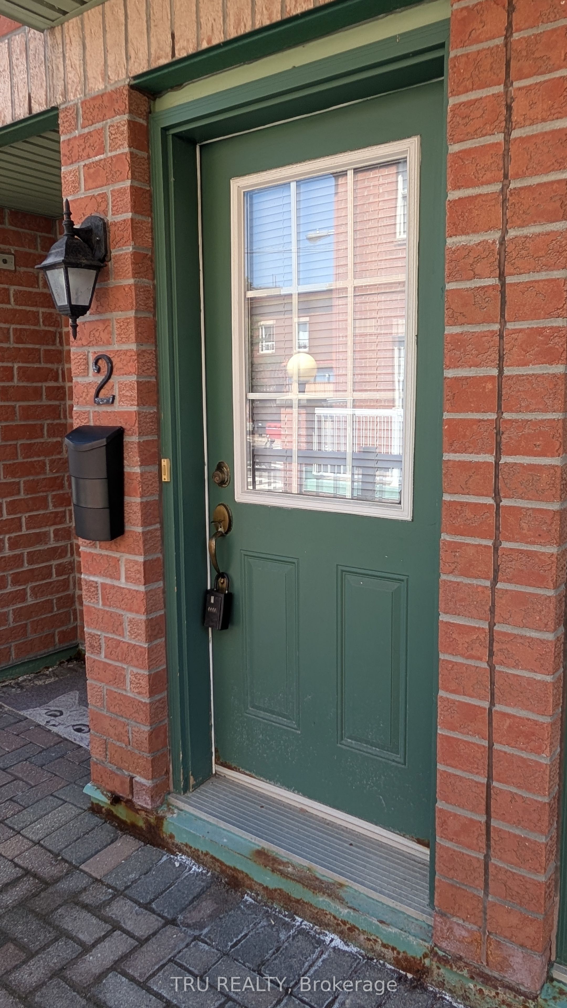 130 Rochester Street 2, West Centre Town, ON K1R 0A3 photo 3