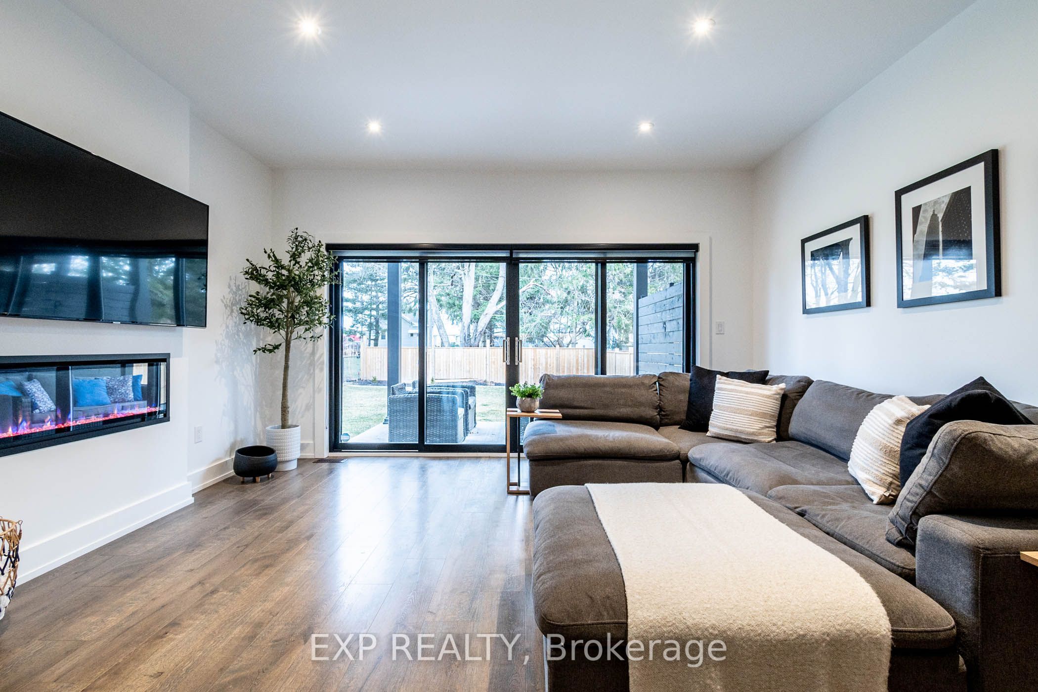 8889 Angie Drive, Niagara Falls, ON L2H 3W8 photo 5