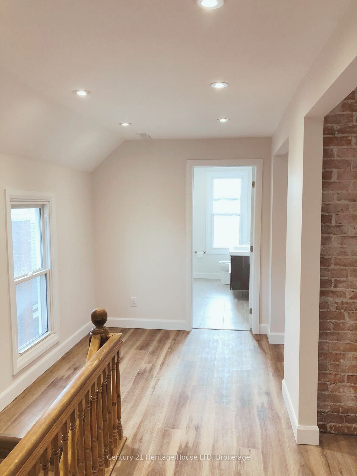61 Phipps Street UPPER, Fort Erie, ON L2A 2V3