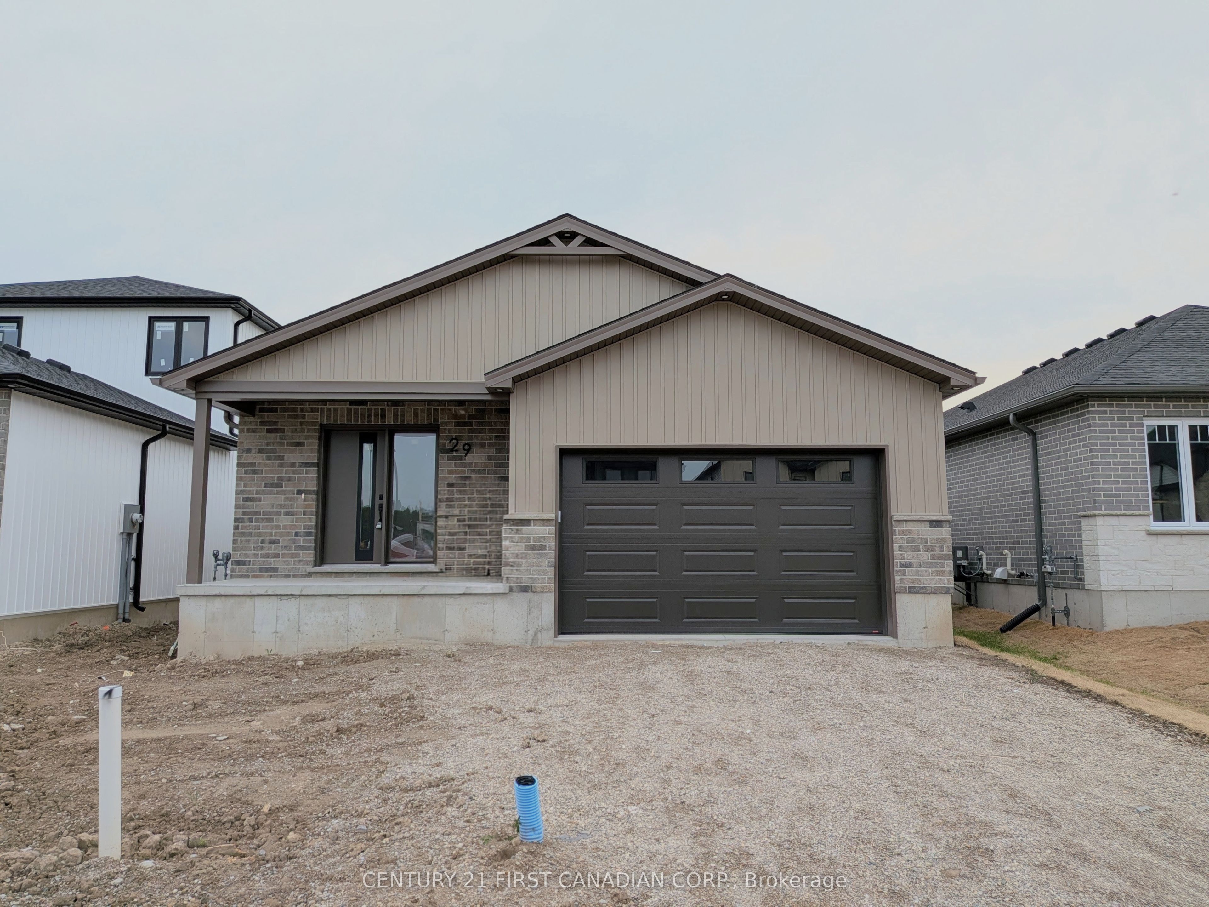 29 Sheldabren Street, North Middlesex, ON N0M 1A0 photo 2