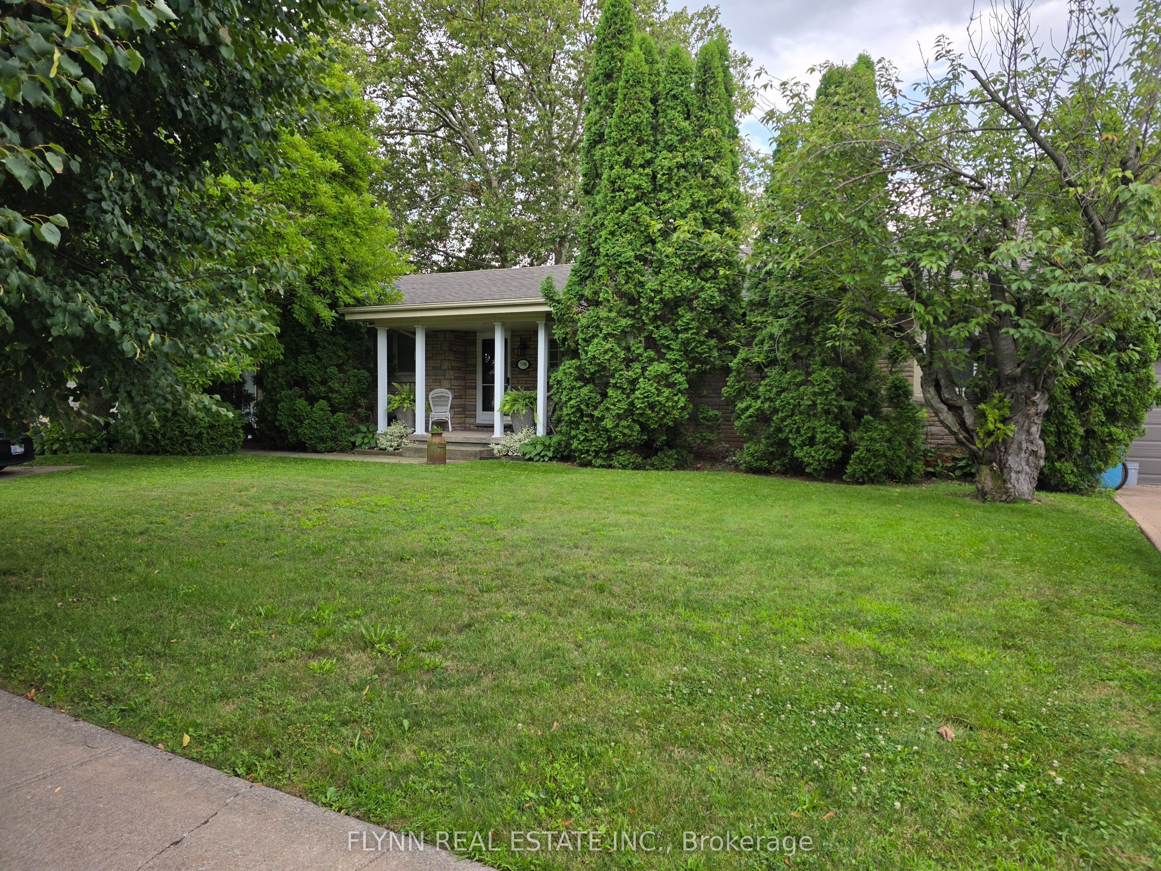 5896 Valley Way, Niagara Falls, ON L2E 1Y1 photo 3