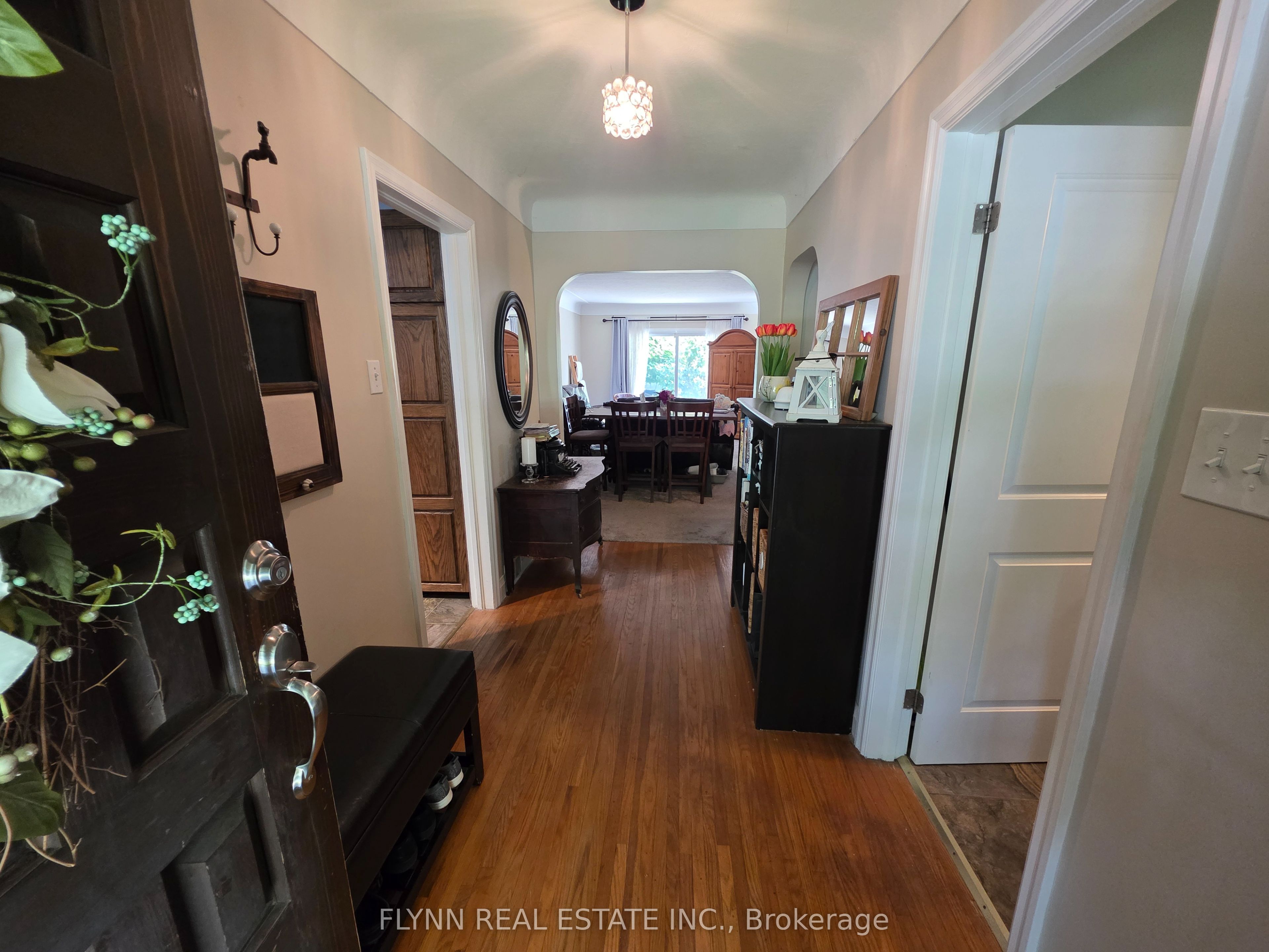5896 Valley Way, Niagara Falls, ON L2E 1Y1 photo 4