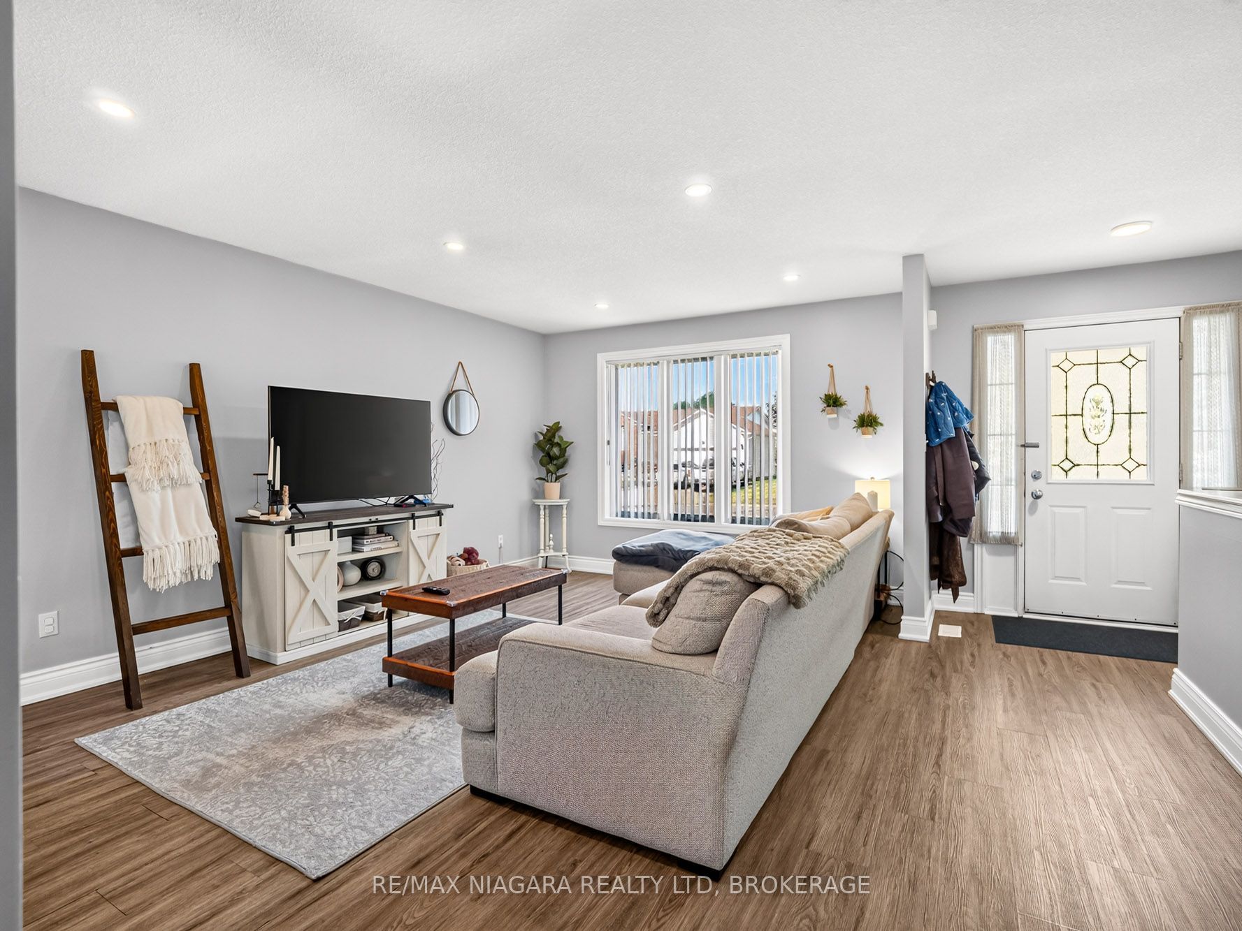936 Colette Road, Fort Erie, ON L2A 6G7 photo 3