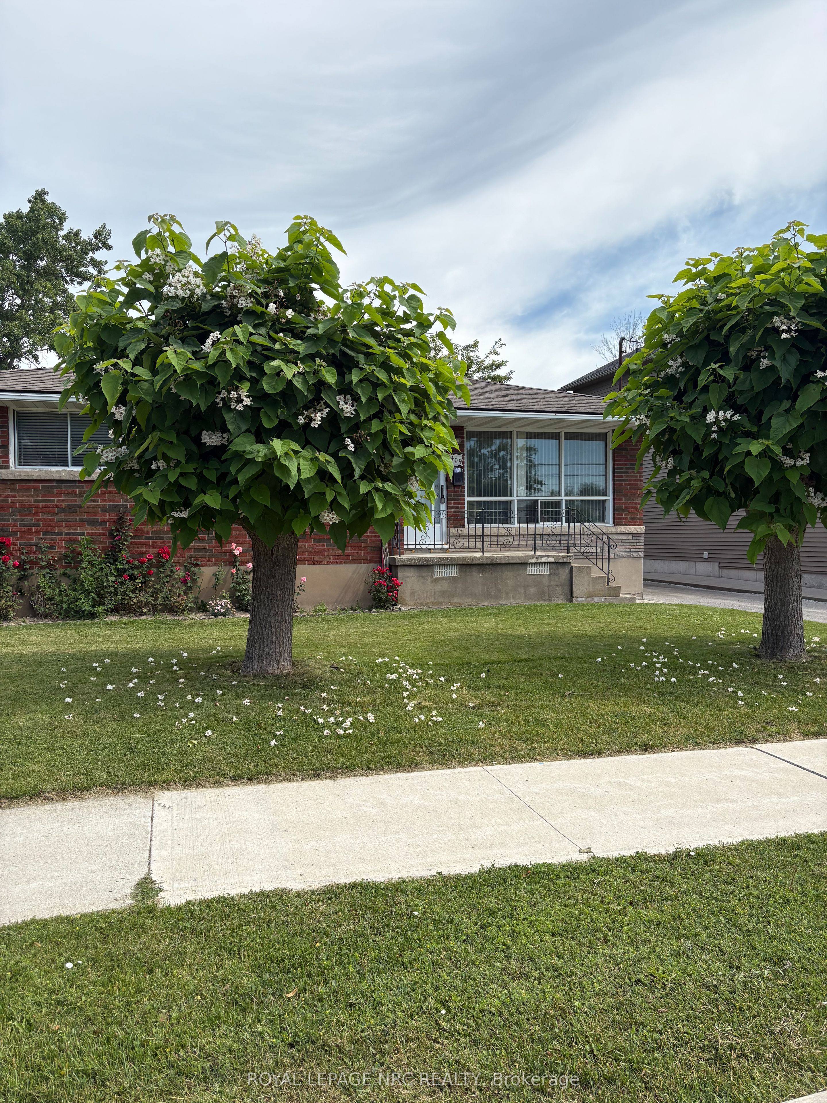 409 Broadway Avenue, Welland, ON L3C 5M3 photo 2