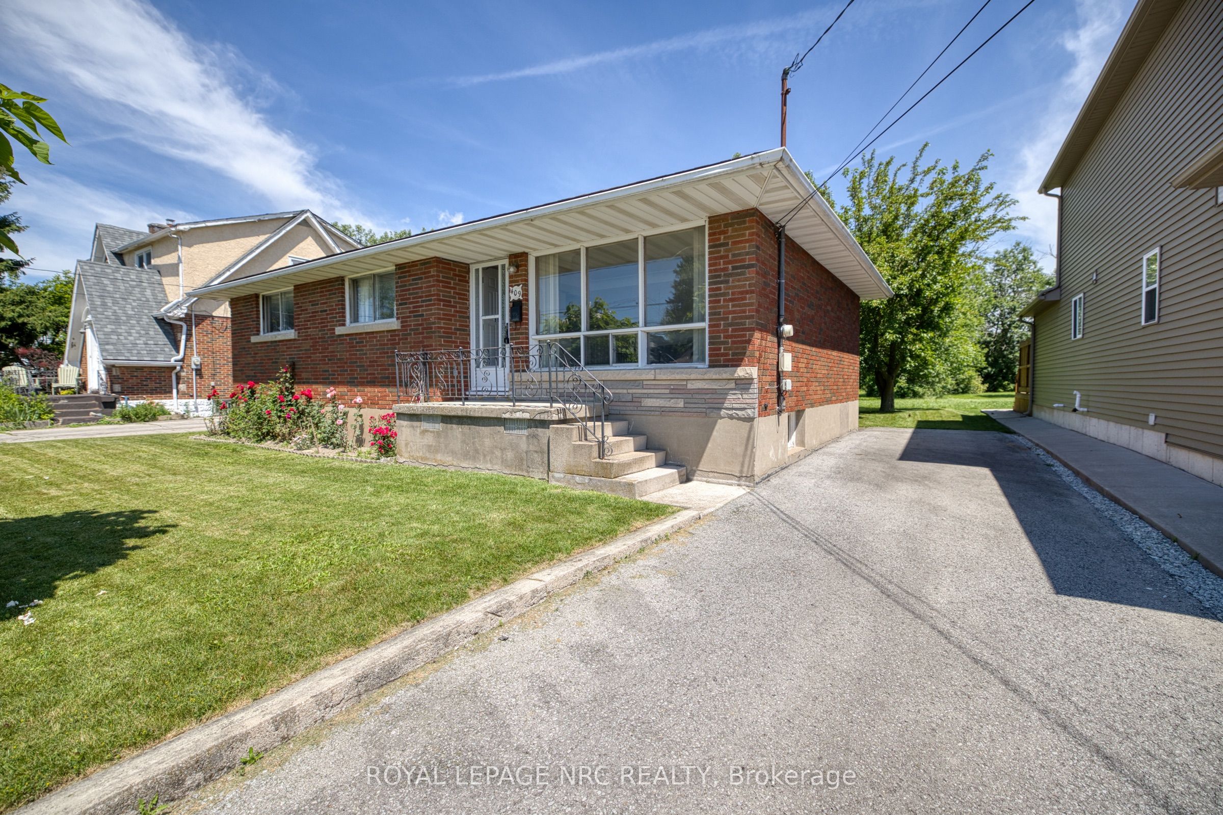 409 Broadway Avenue, Welland, ON L3C 5M3 photo 3