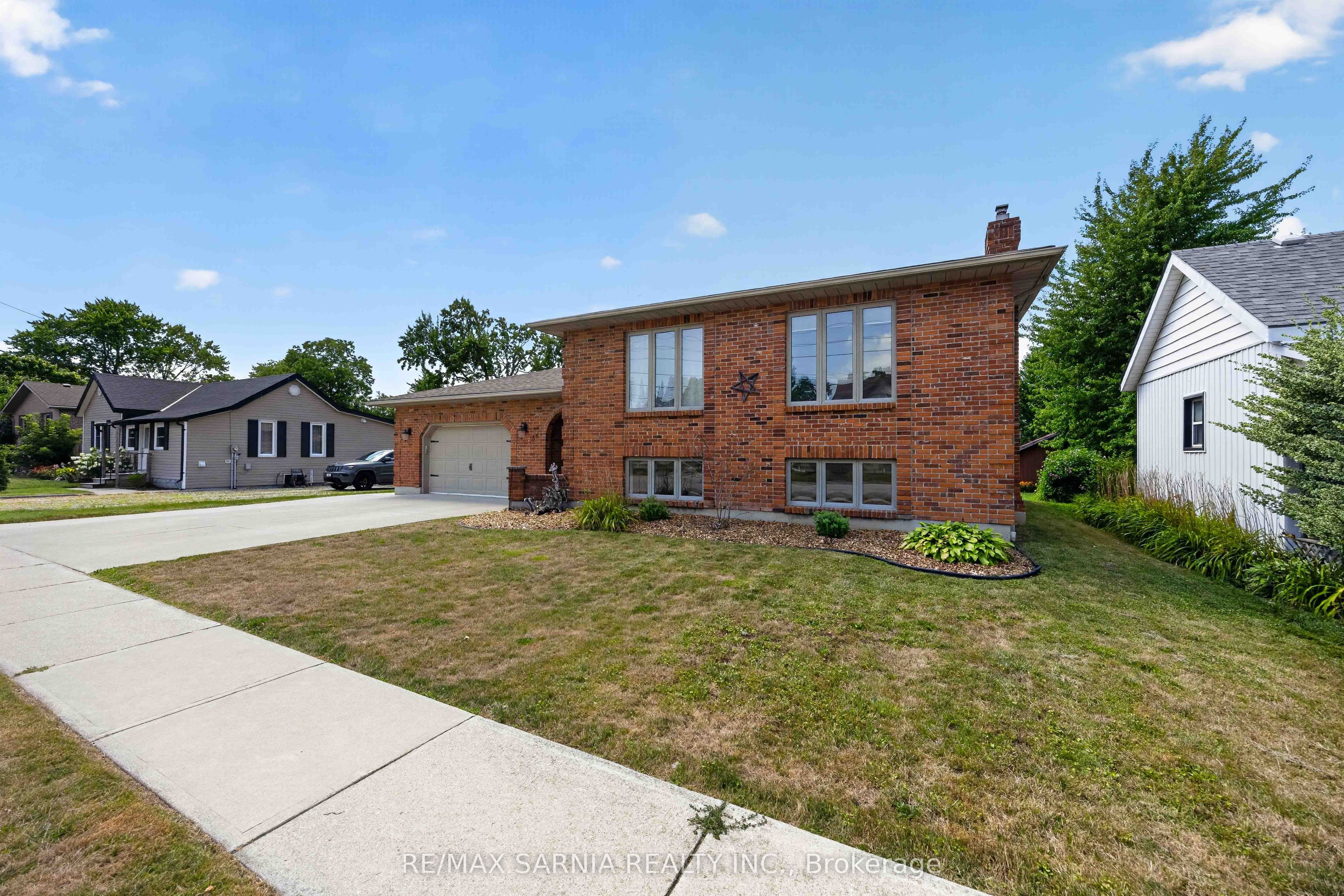 36 UNION Street, Lambton Shores, ON N0N 1J0 photo 3