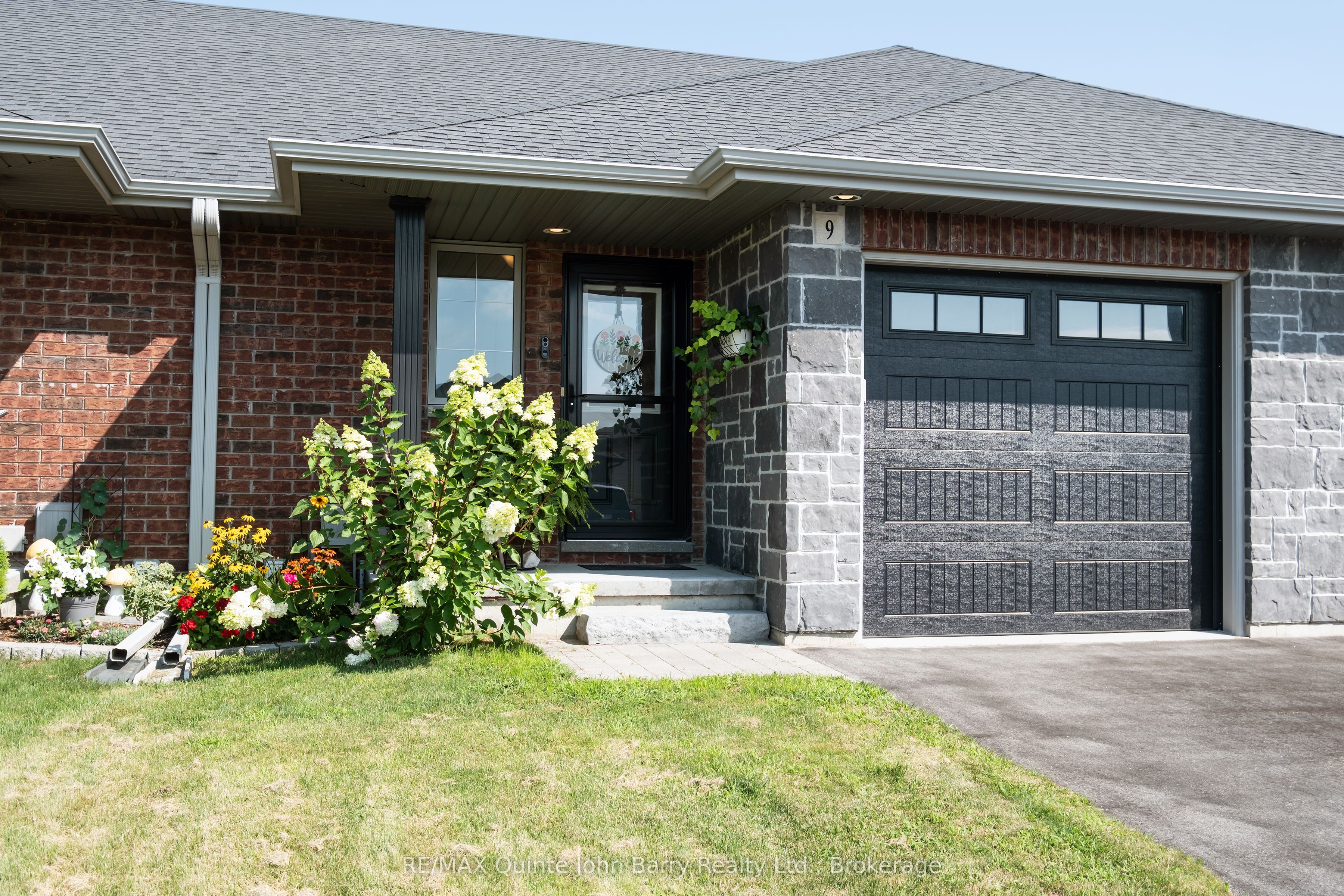 9 McIntosh Crescent, Quinte West, ON K8V 0G1 photo 2