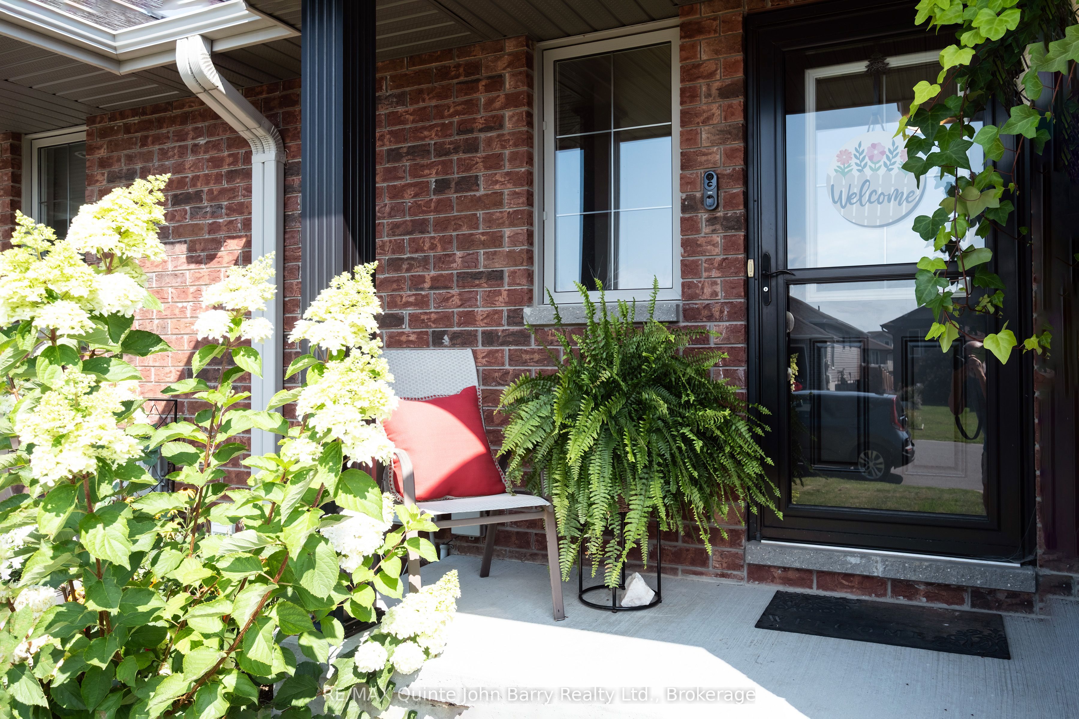 9 McIntosh Crescent, Quinte West, ON K8V 0G1 photo 3