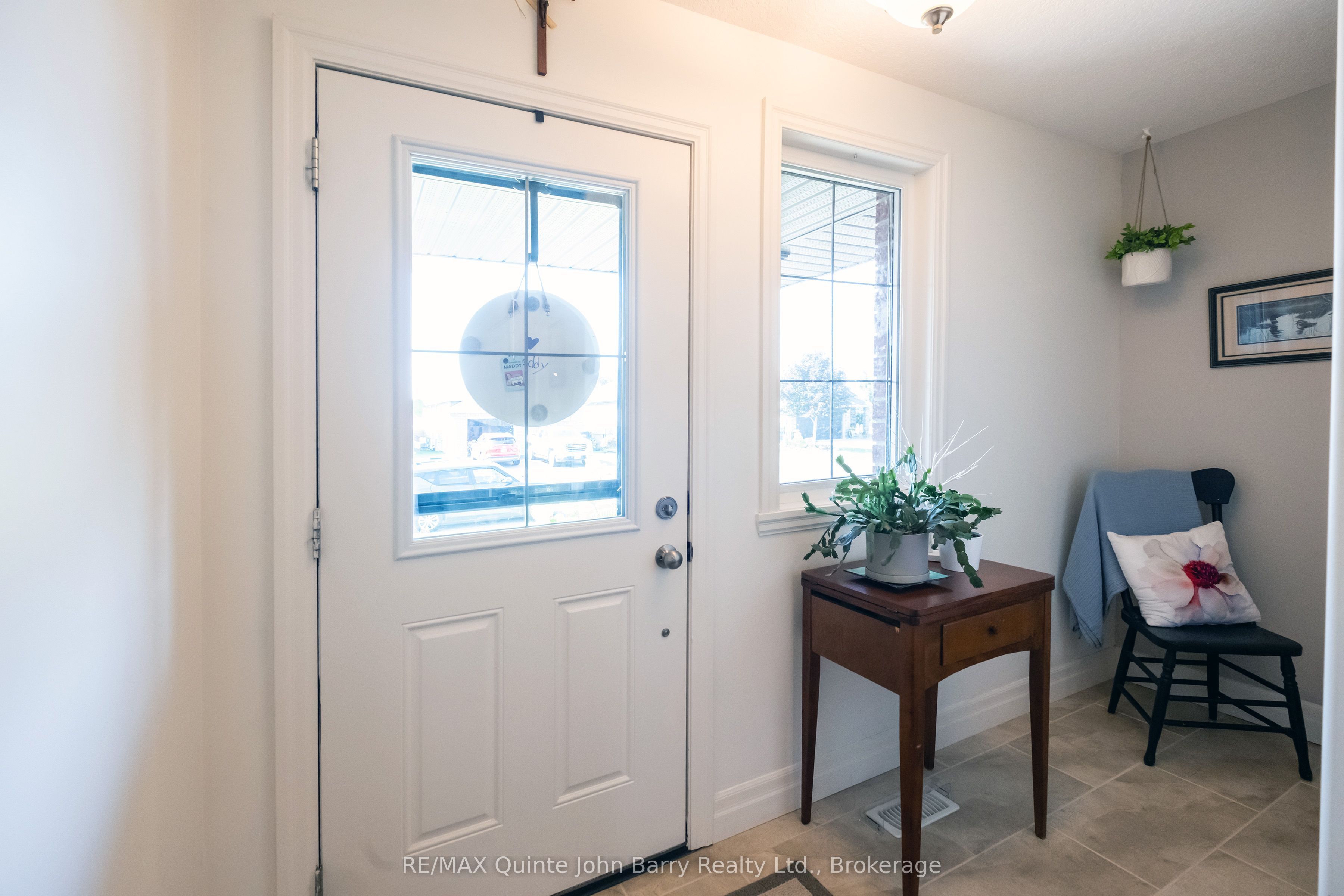 9 McIntosh Crescent, Quinte West, ON K8V 0G1 photo 4