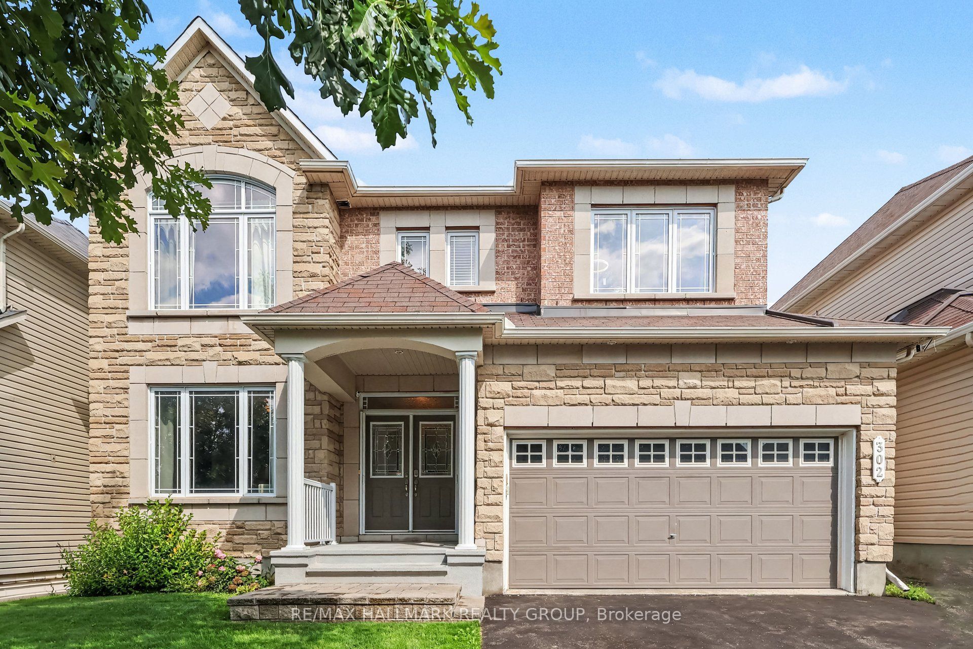 302 Grayburn Way, Barrhaven, ON K2J 0V8