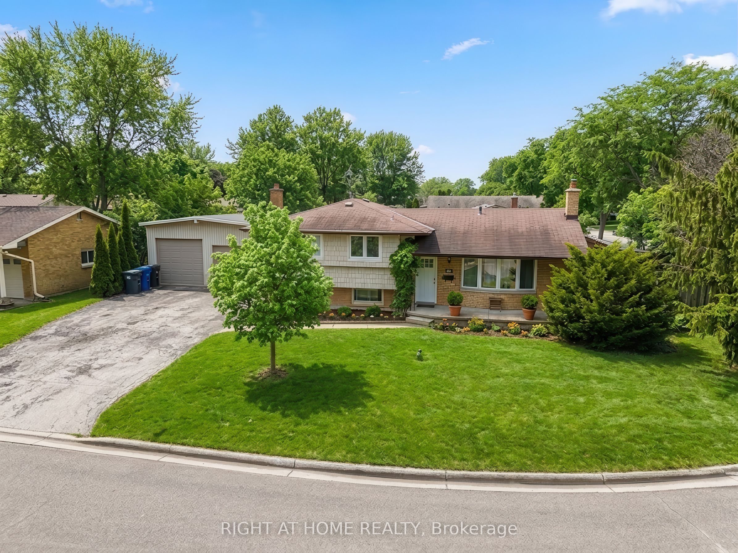 68 Downing Crescent, London South, ON N6C 3C8 photo 2