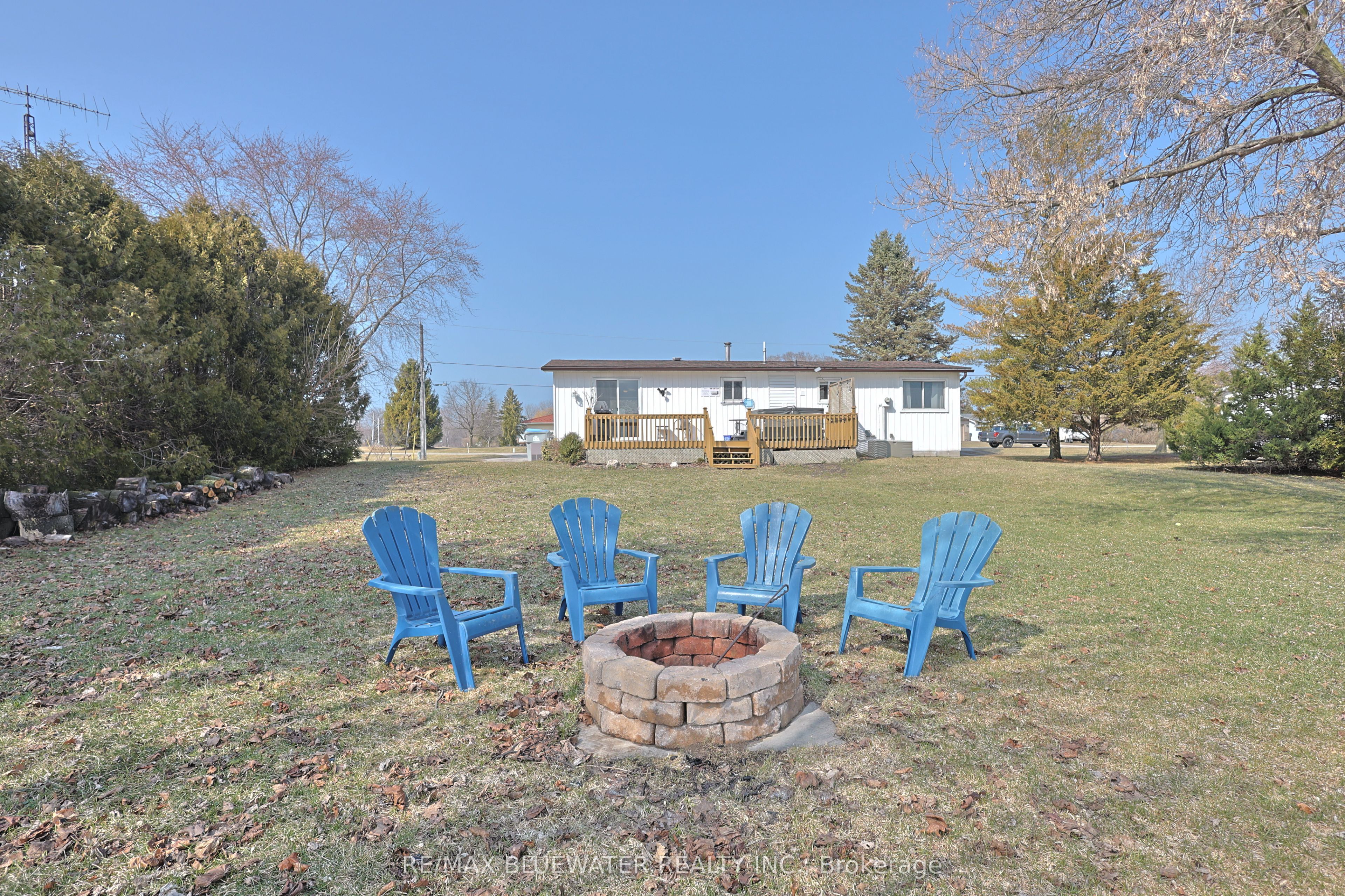 9897 Eric Street, Lambton Shores, ON N0M 2N0 photo 2