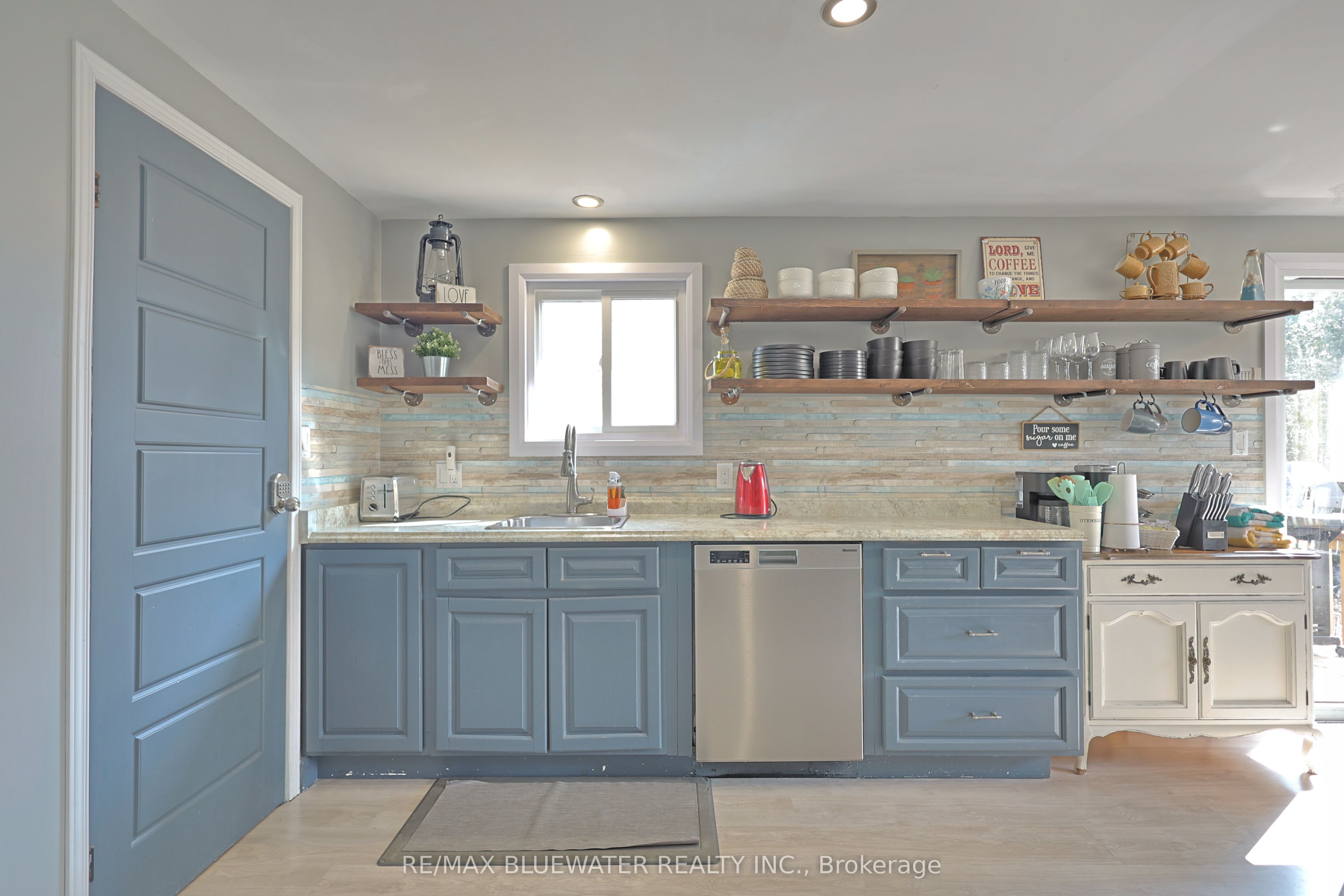9897 Eric Street, Lambton Shores, ON N0M 2N0 photo 5