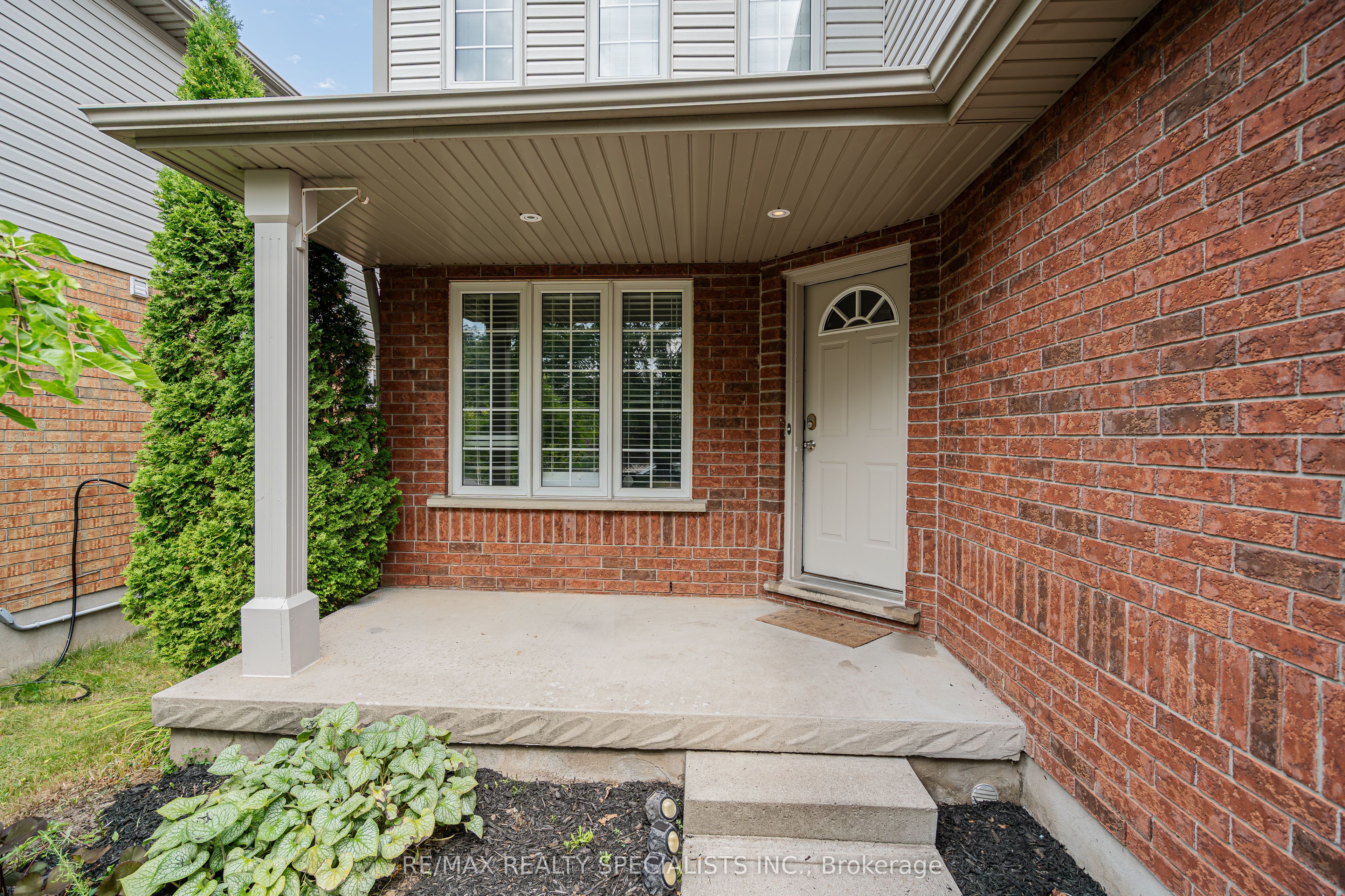 236 SUMMERFIELD Drive, Guelph, ON N1L 1L5 photo 2