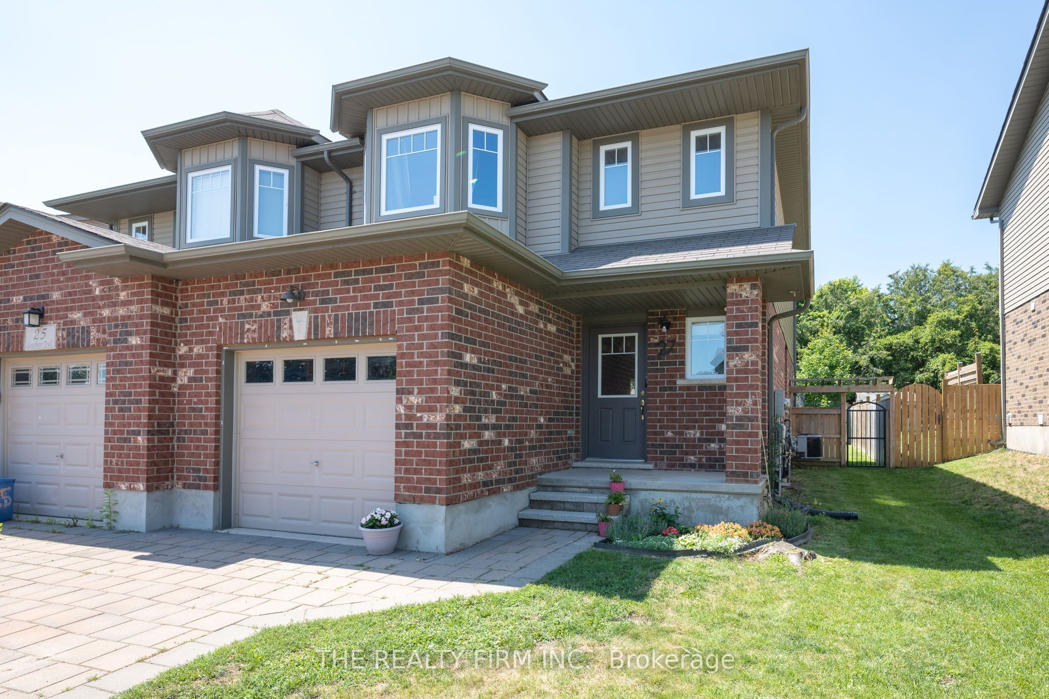 27 Leesboro Trail, Thames Centre, ON N0M 2P0 photo 2