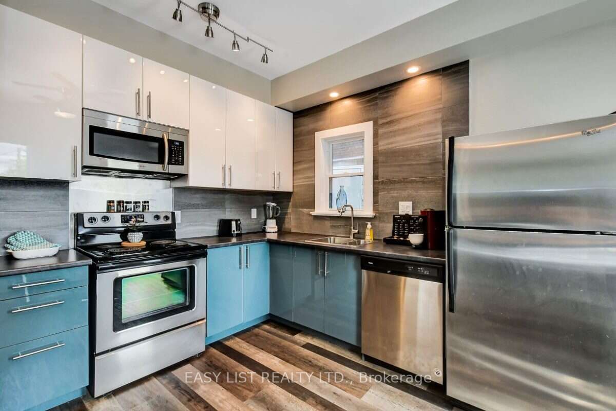 205 Marier Avenue, Vanier and Kingsview Park, ON K1L 5R6 photo 2