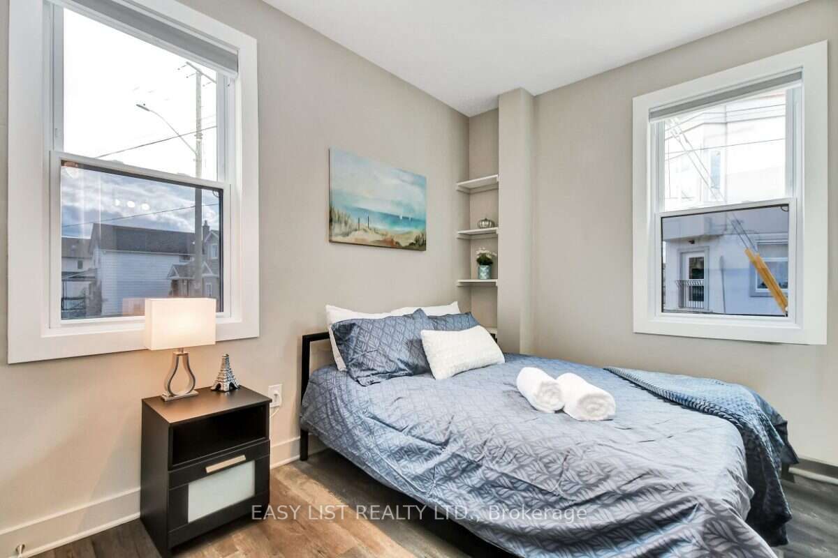 205 Marier Avenue, Vanier and Kingsview Park, ON K1L 5R6 photo 3