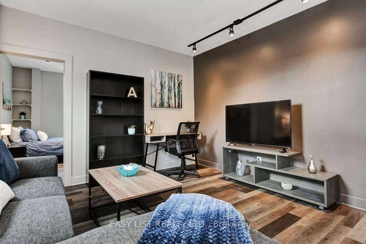 205 Marier Avenue, Vanier and Kingsview Park, ON K1L 5R6 photo 4
