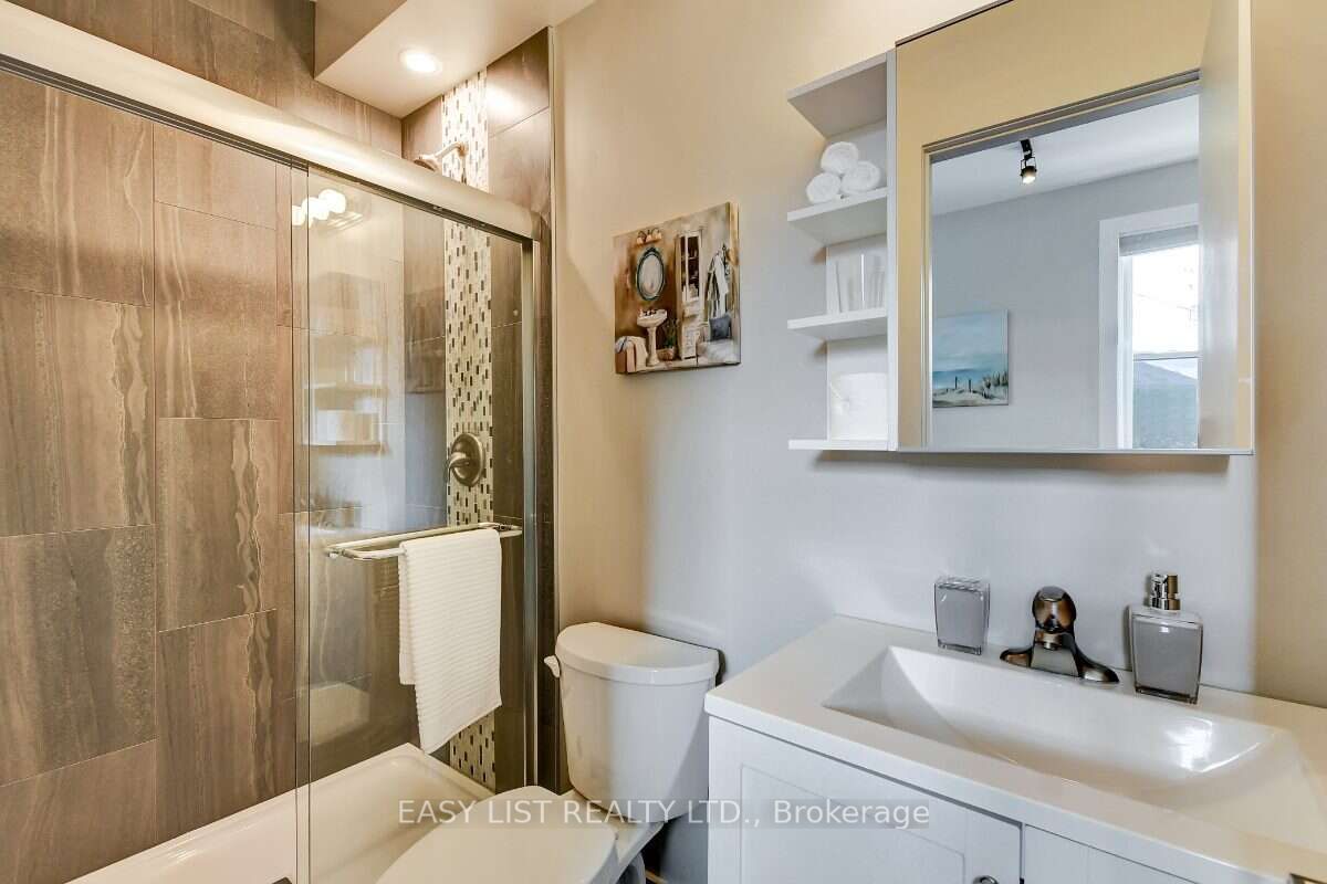 205 Marier Avenue, Vanier and Kingsview Park, ON K1L 5R6 photo 5