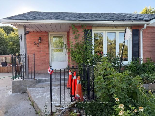 22 Calais Place E, Waterloo, ON N2M 5M1