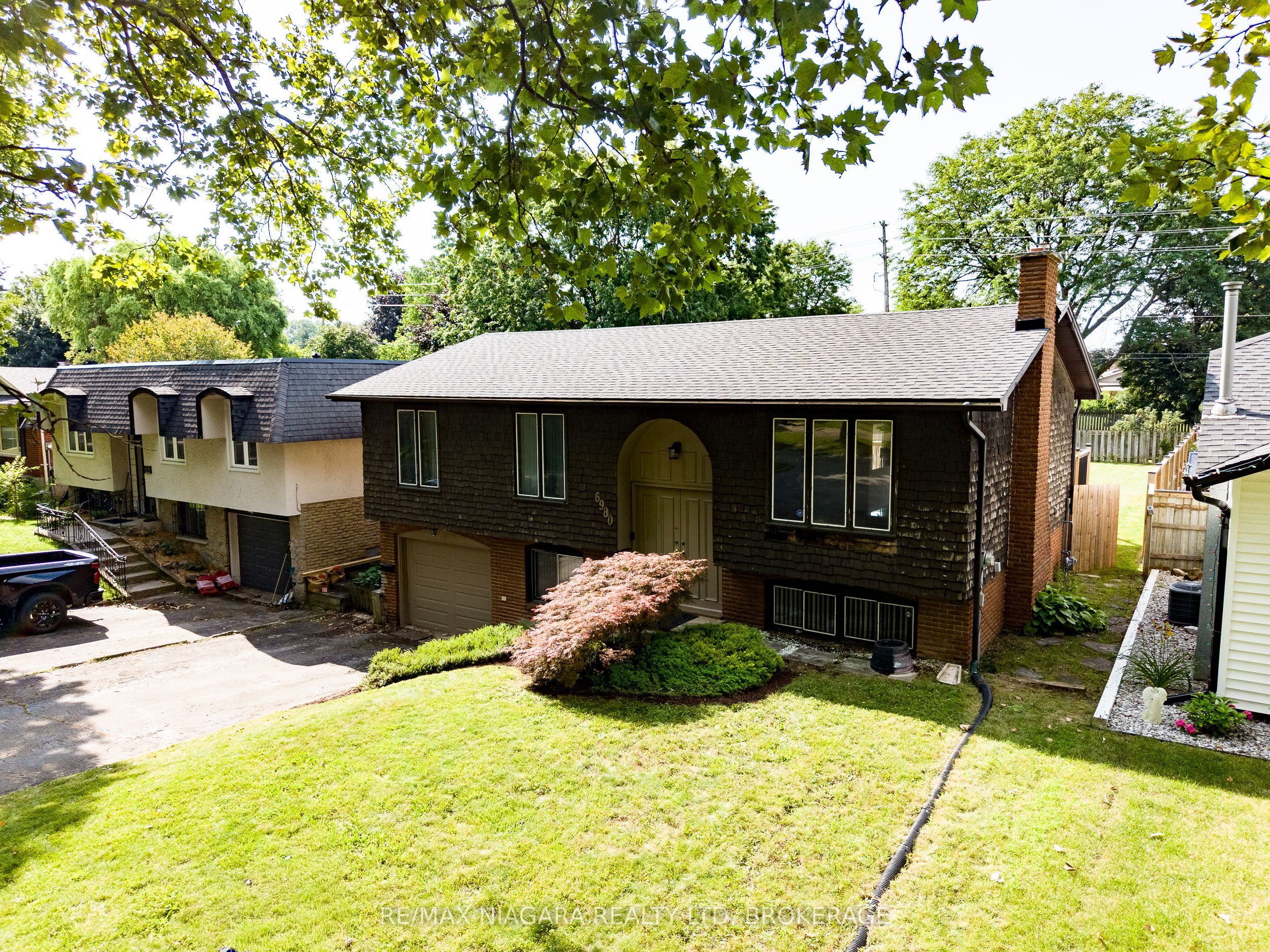 6980 Dolphin Street, Niagara Falls, ON L2E 6Y2