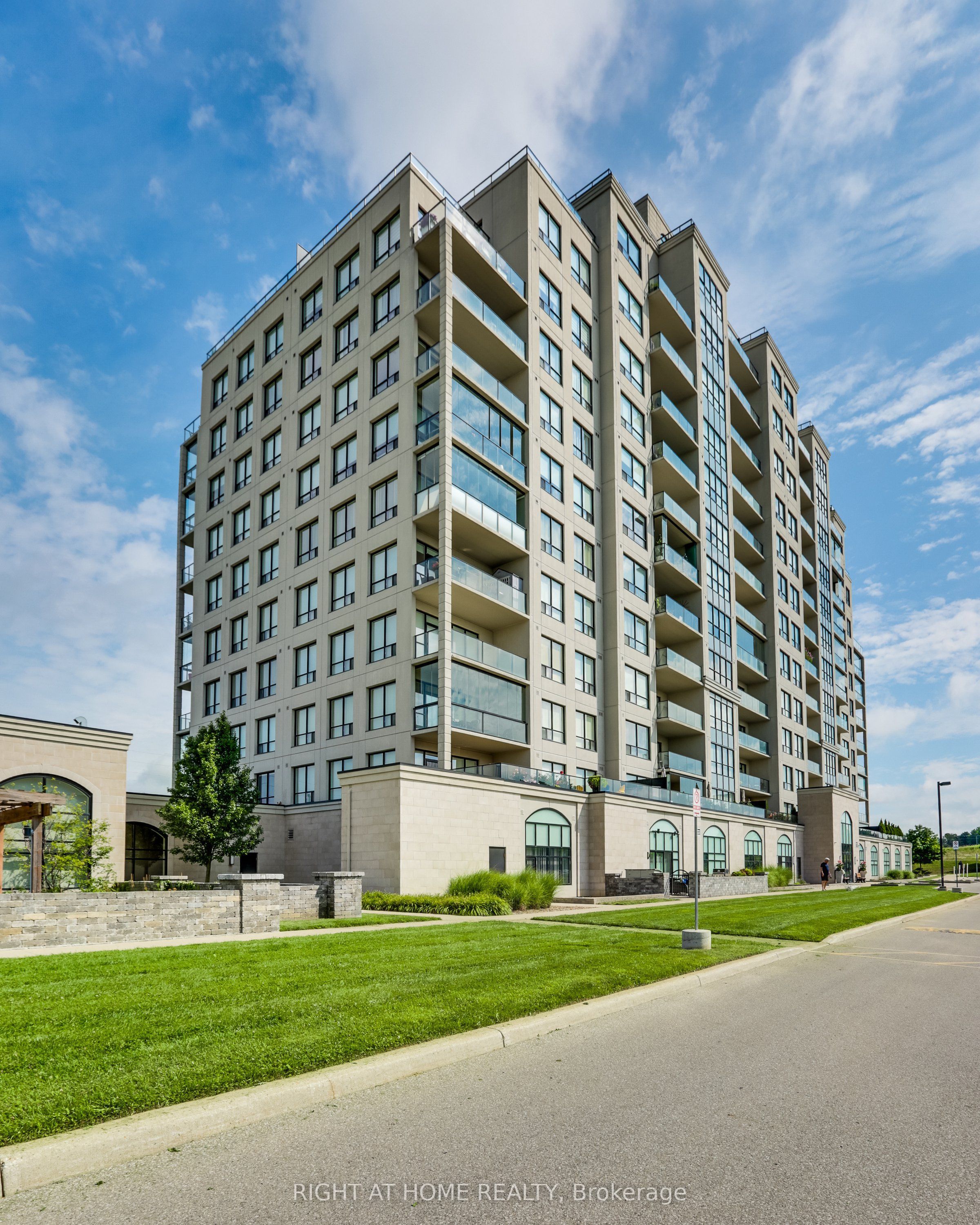 240 Villagewalk Boulevard 212, London North, ON N6G 0P6