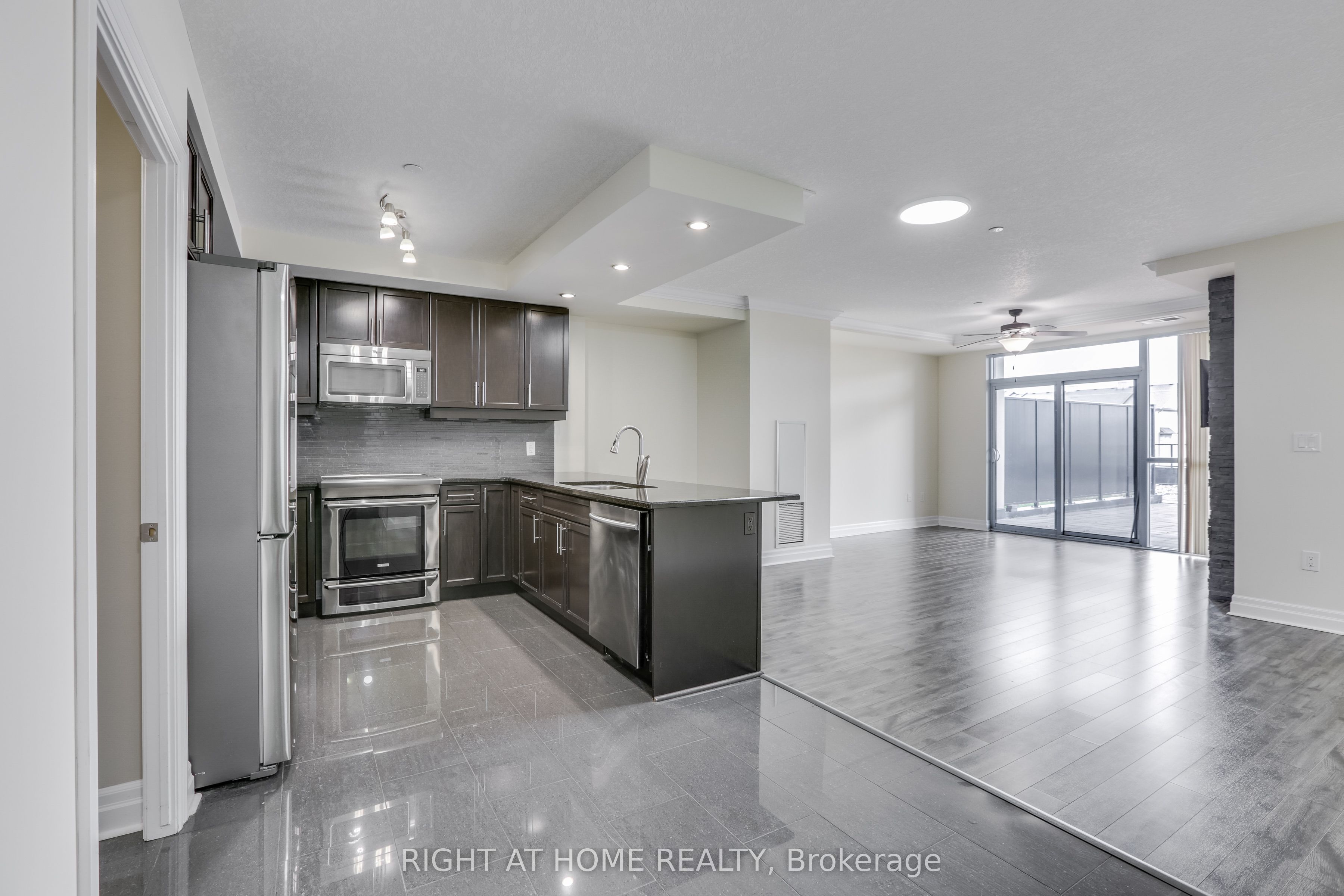 240 Villagewalk Boulevard 212, London North, ON N6G 0P6 photo 4