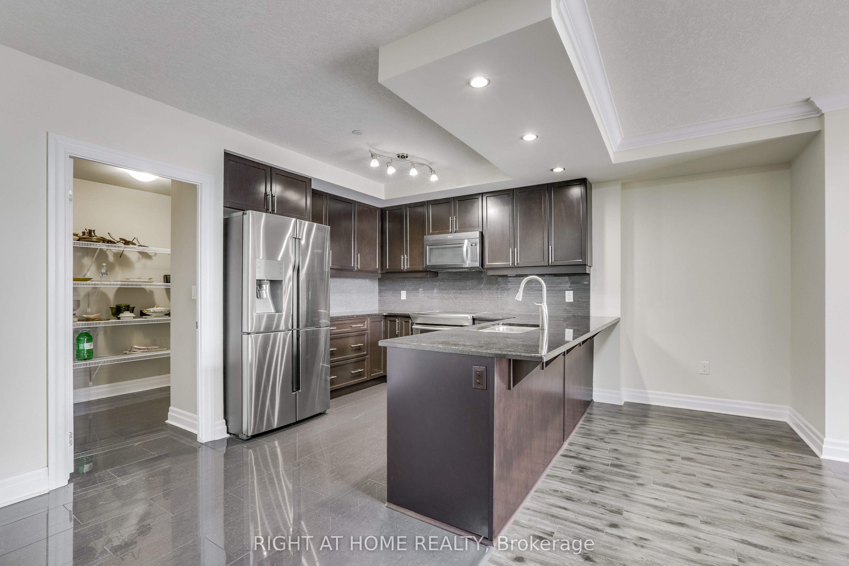 240 Villagewalk Boulevard 212, London North, ON N6G 0P6 photo 5