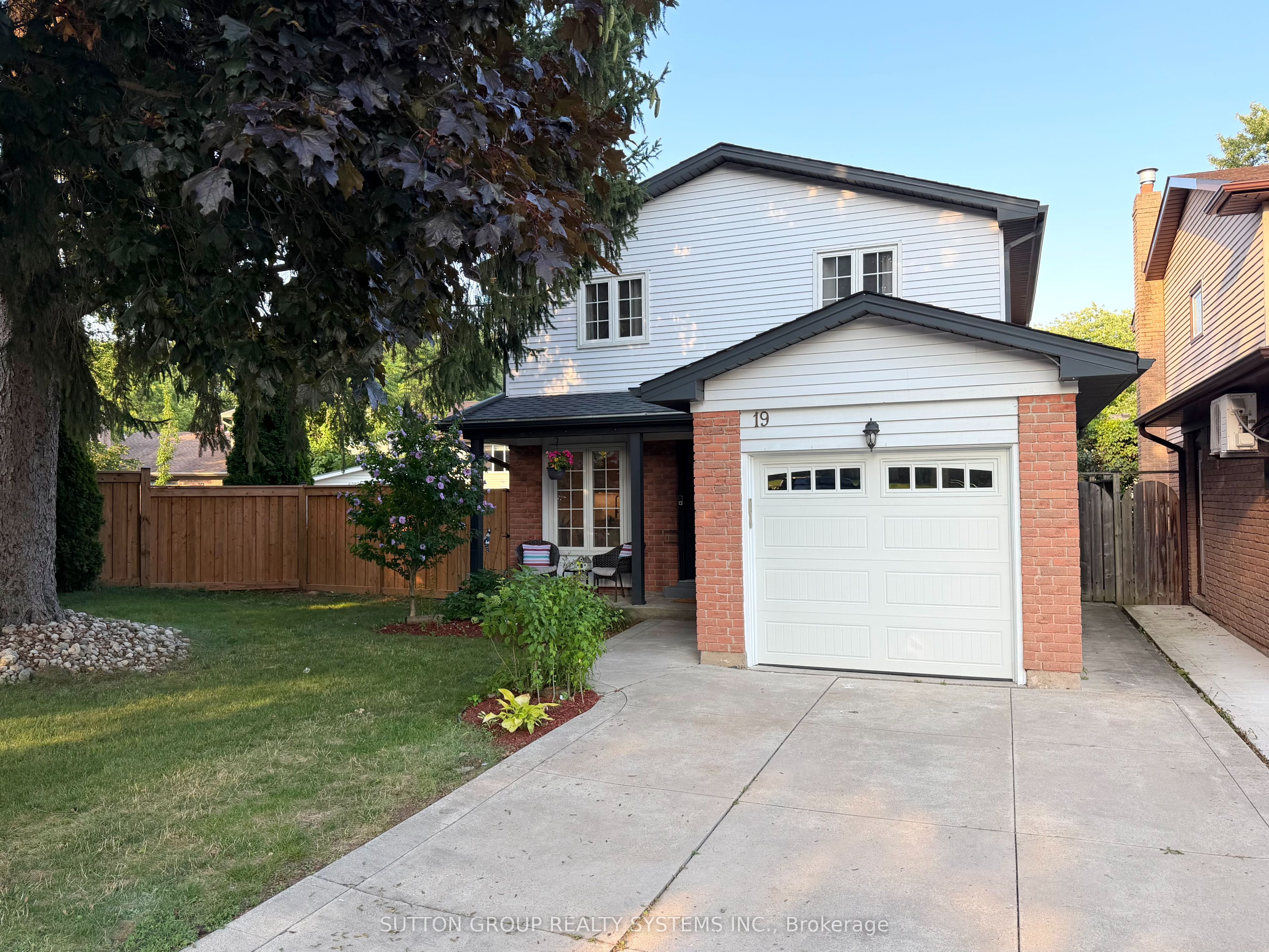 19 Parkway Place, Hamilton, ON L9H 6K3 photo 2
