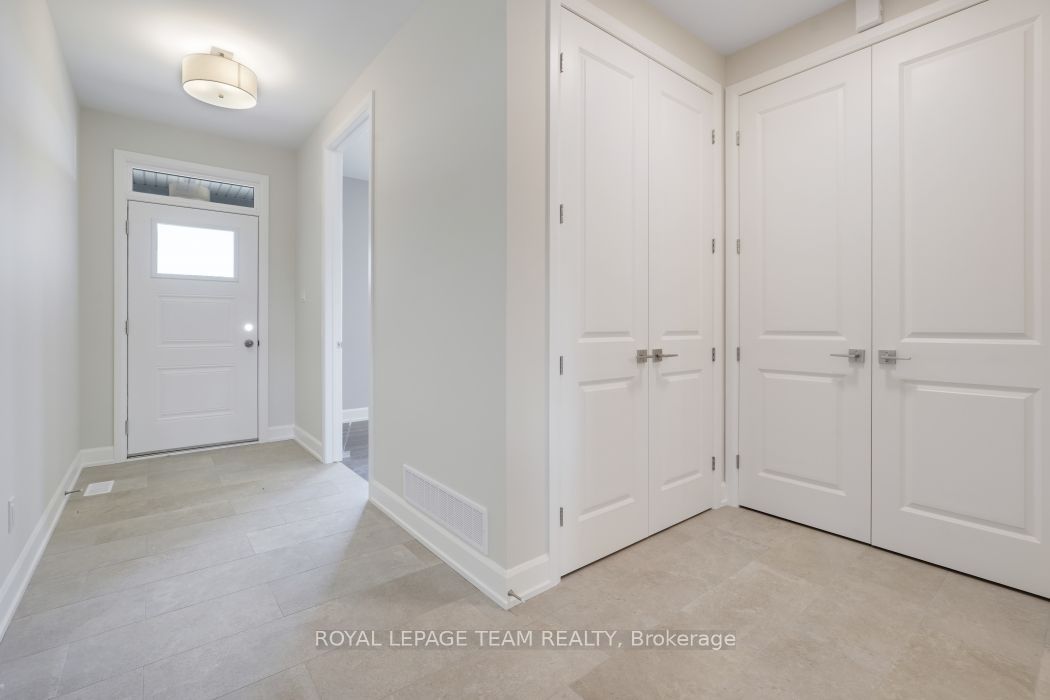 1189 Potter Drive, Brockville, ON K6V 0G8 photo 2