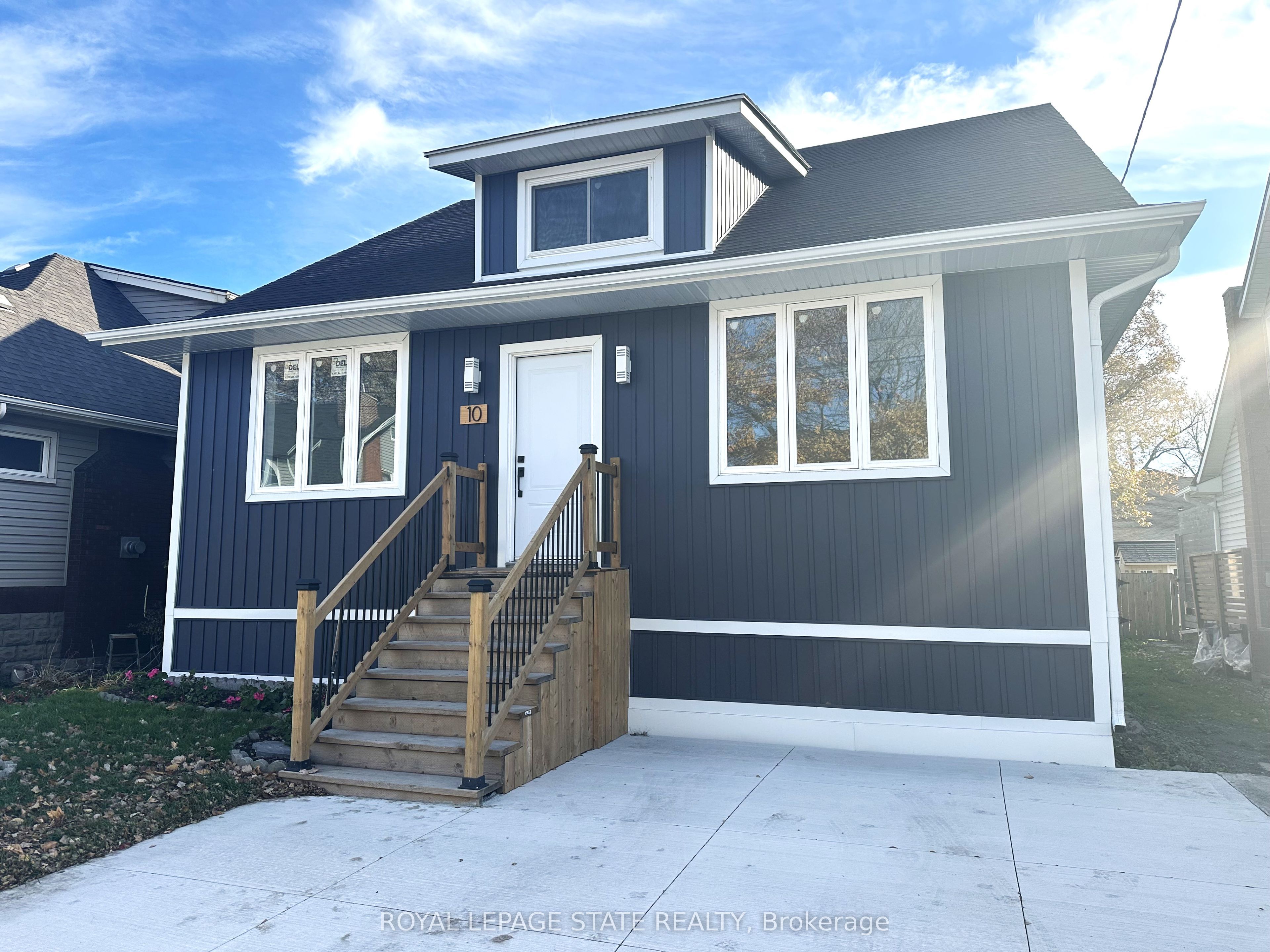 10 Comet Avenue 1, Hamilton, ON L8H 7E5