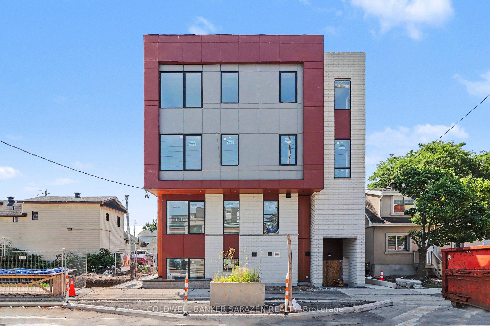 42 Mcarthur Avenue 201, Vanier and Kingsview Park, ON K1L 6R2