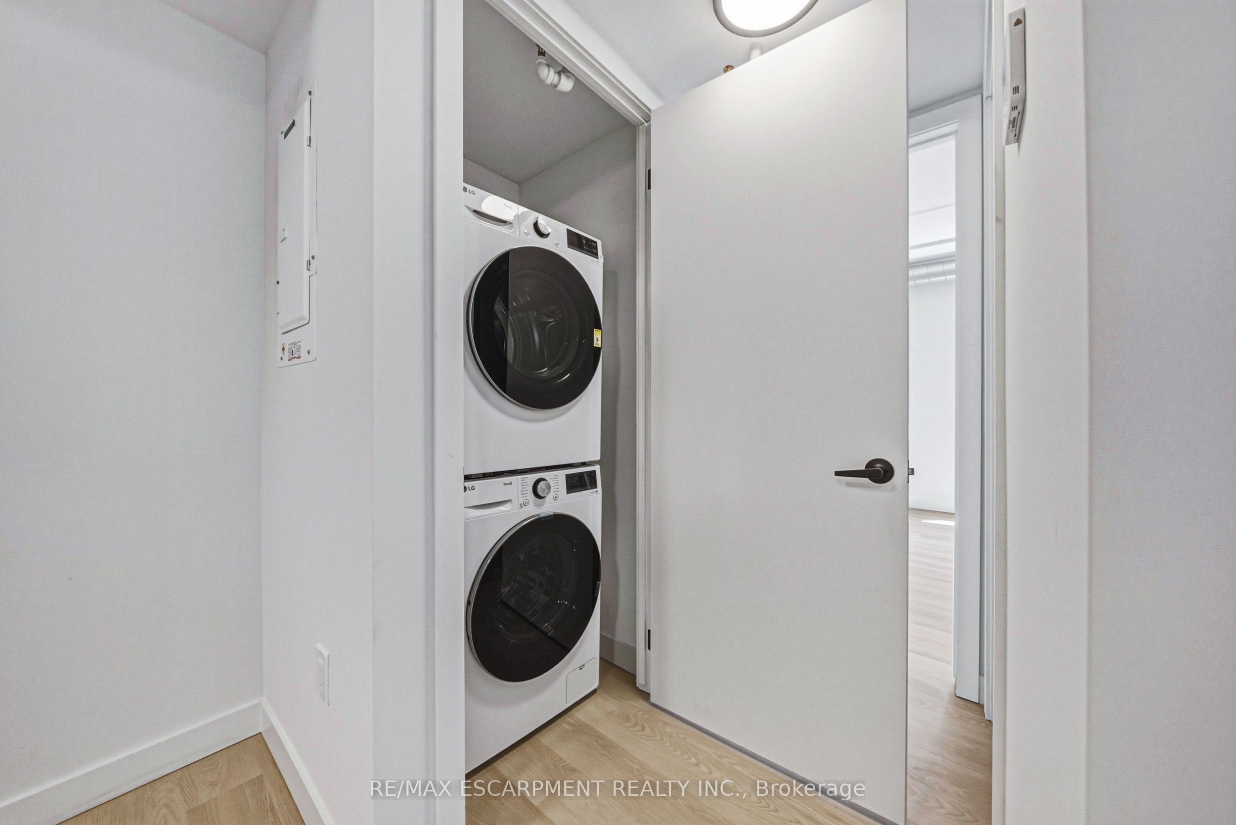 325 James Street S 208, Hamilton, ON L8P 3B7 photo 3
