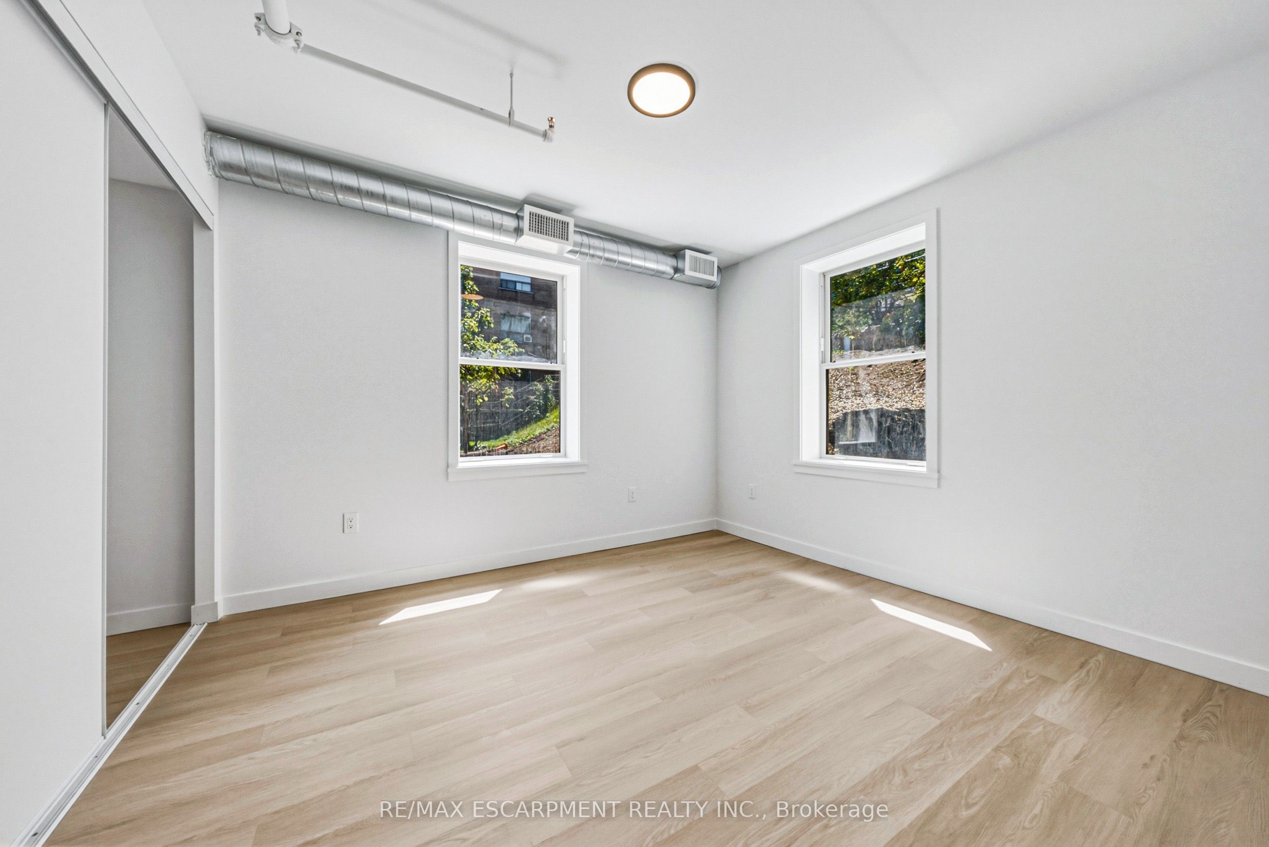 325 James Street S 208, Hamilton, ON L8P 3B7 photo 5