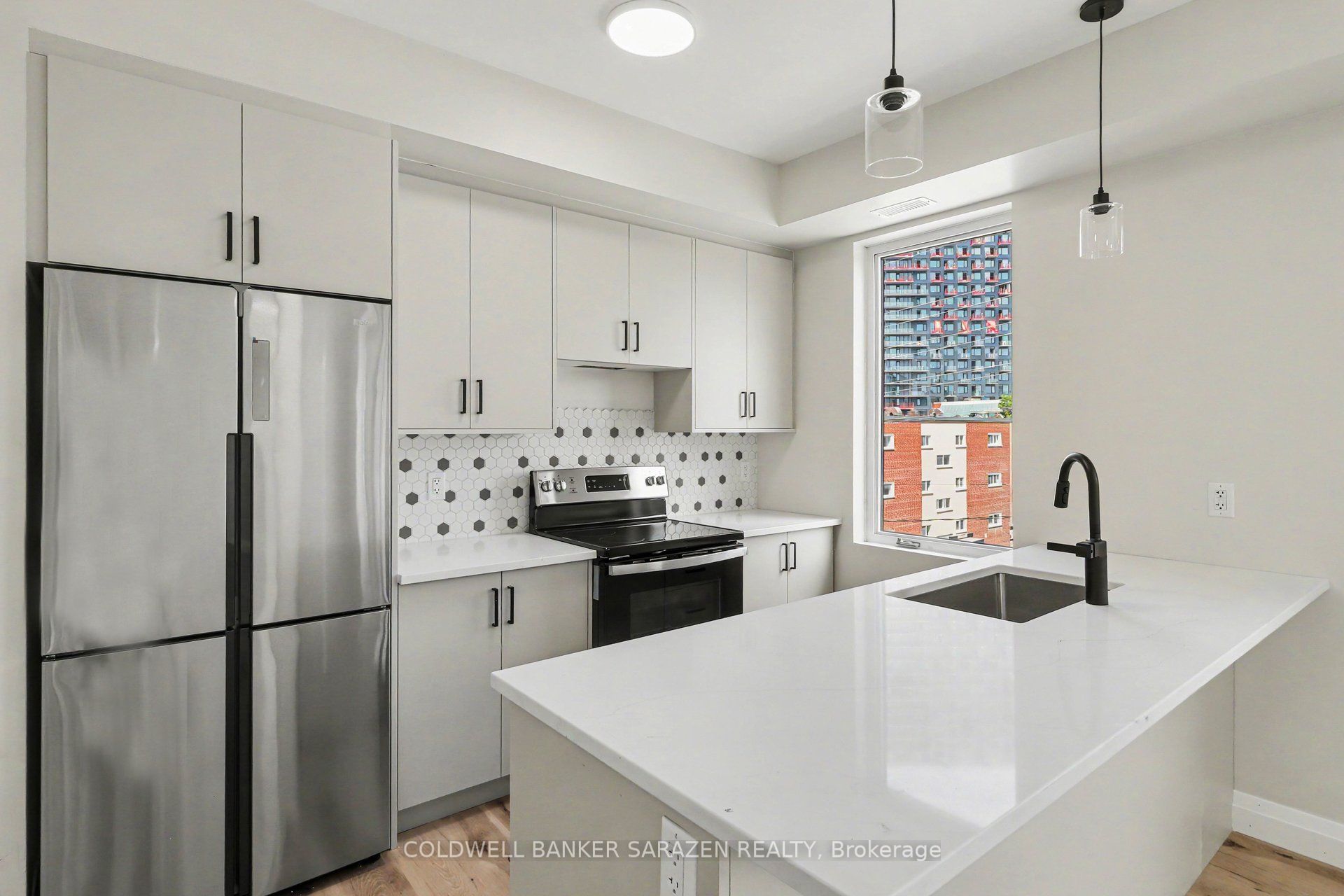 42 Mcarthur Avenue 102, Vanier and Kingsview Park, ON K1L 6R2 photo 2