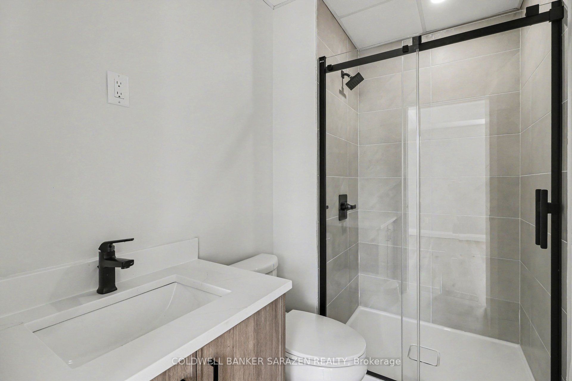 42 Mcarthur Avenue 102, Vanier and Kingsview Park, ON K1L 6R2 photo 5