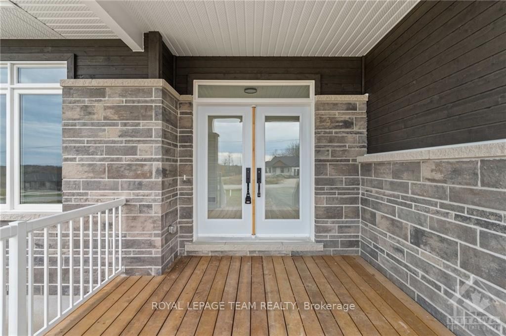 19 Irvin Woermke Street, McNab/Braeside, ON K0A 1G0 photo 2