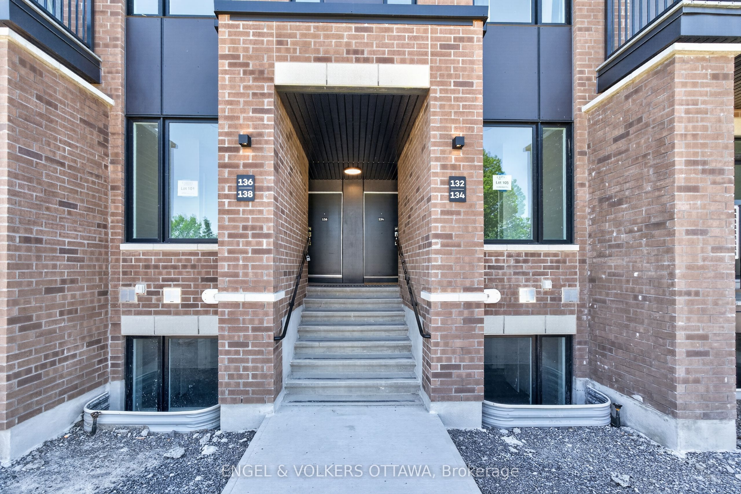 138 Stardust Private, Leitrim, ON K1T 3W6 photo 4