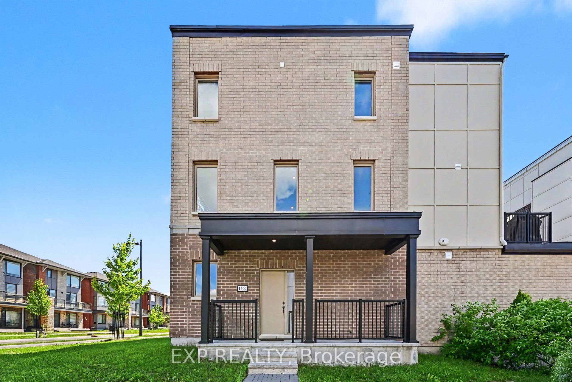 1400 Hemlock Road, Manor Park - Cardinal Glen and Area, ON K1K 5A8