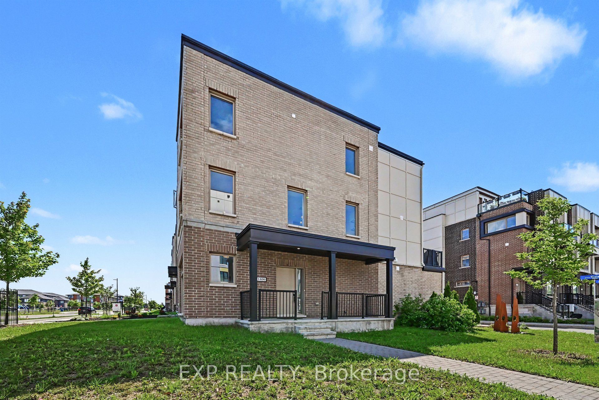 1400 Hemlock Road, Manor Park - Cardinal Glen and Area, ON K1K 5A8 photo 2