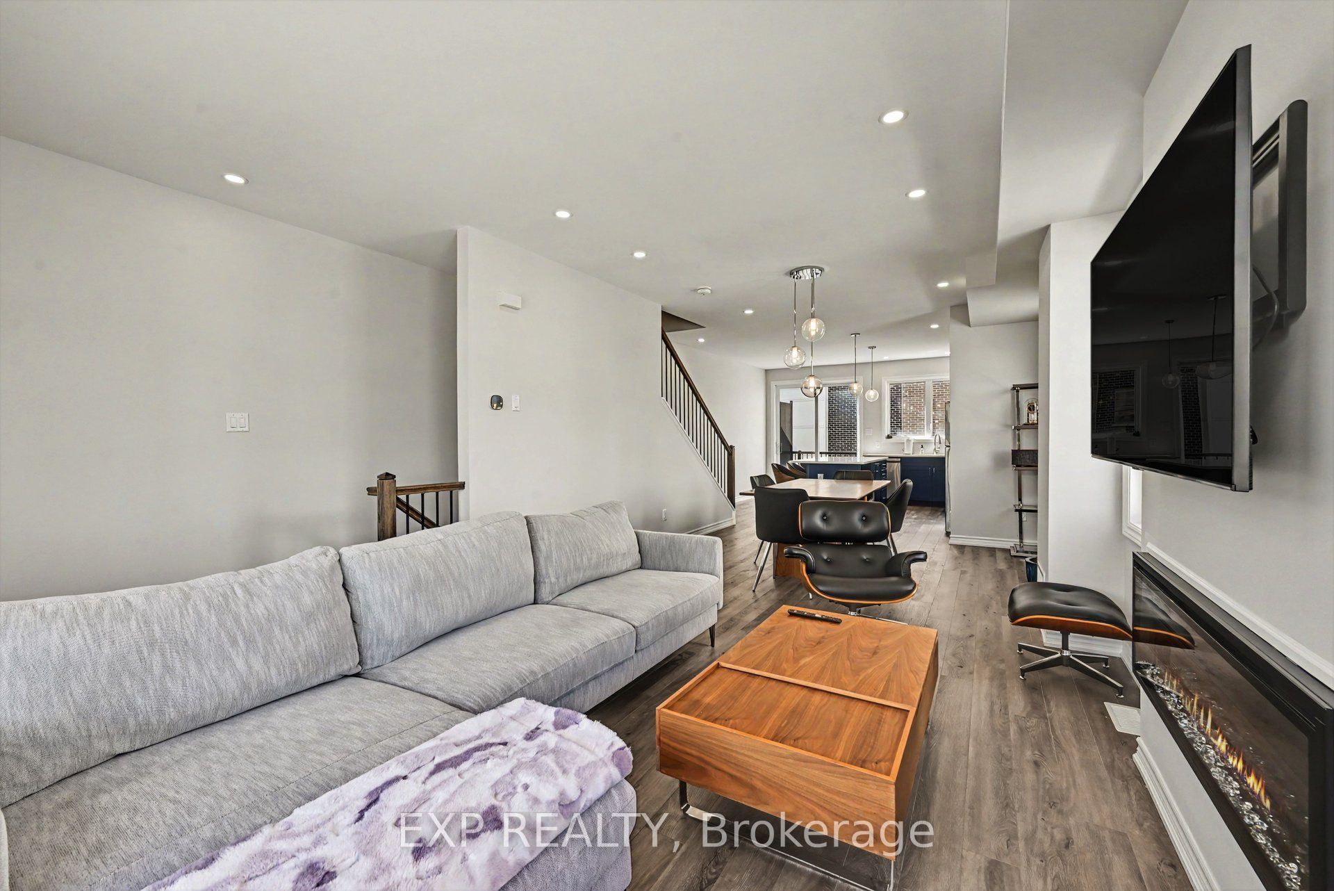 1400 Hemlock Road, Manor Park - Cardinal Glen and Area, ON K1K 5A8 photo 5